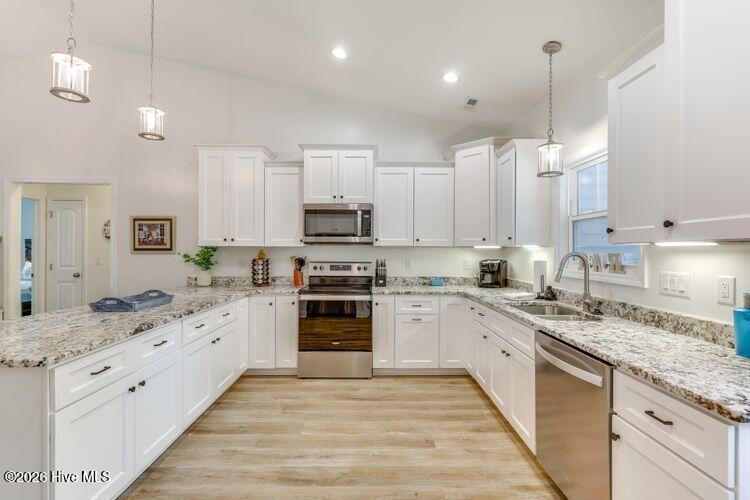 100559690 | Photo 11