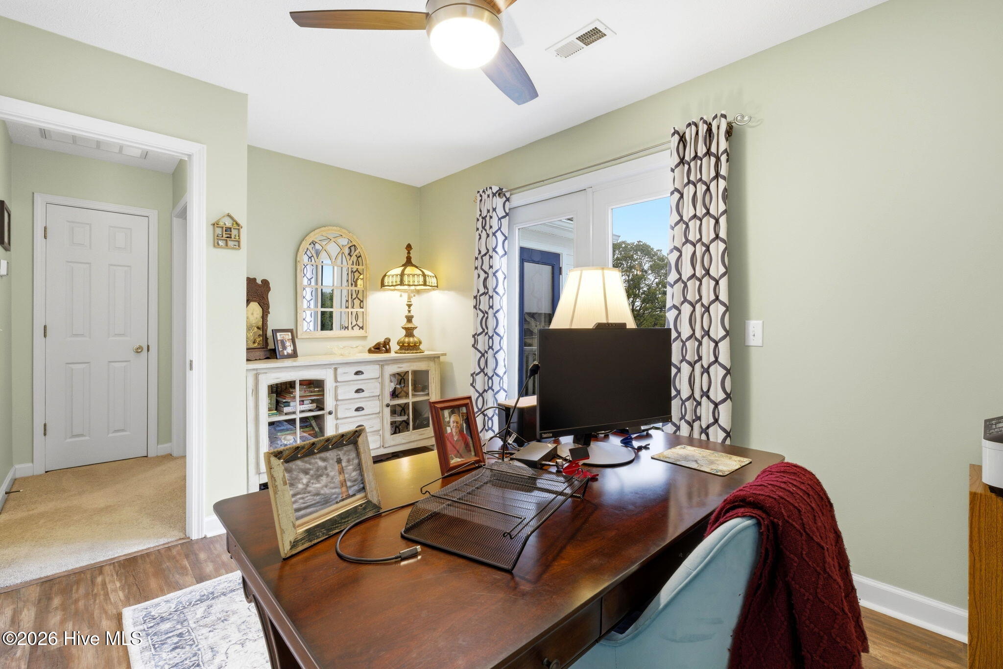 100556182 | Photo 12