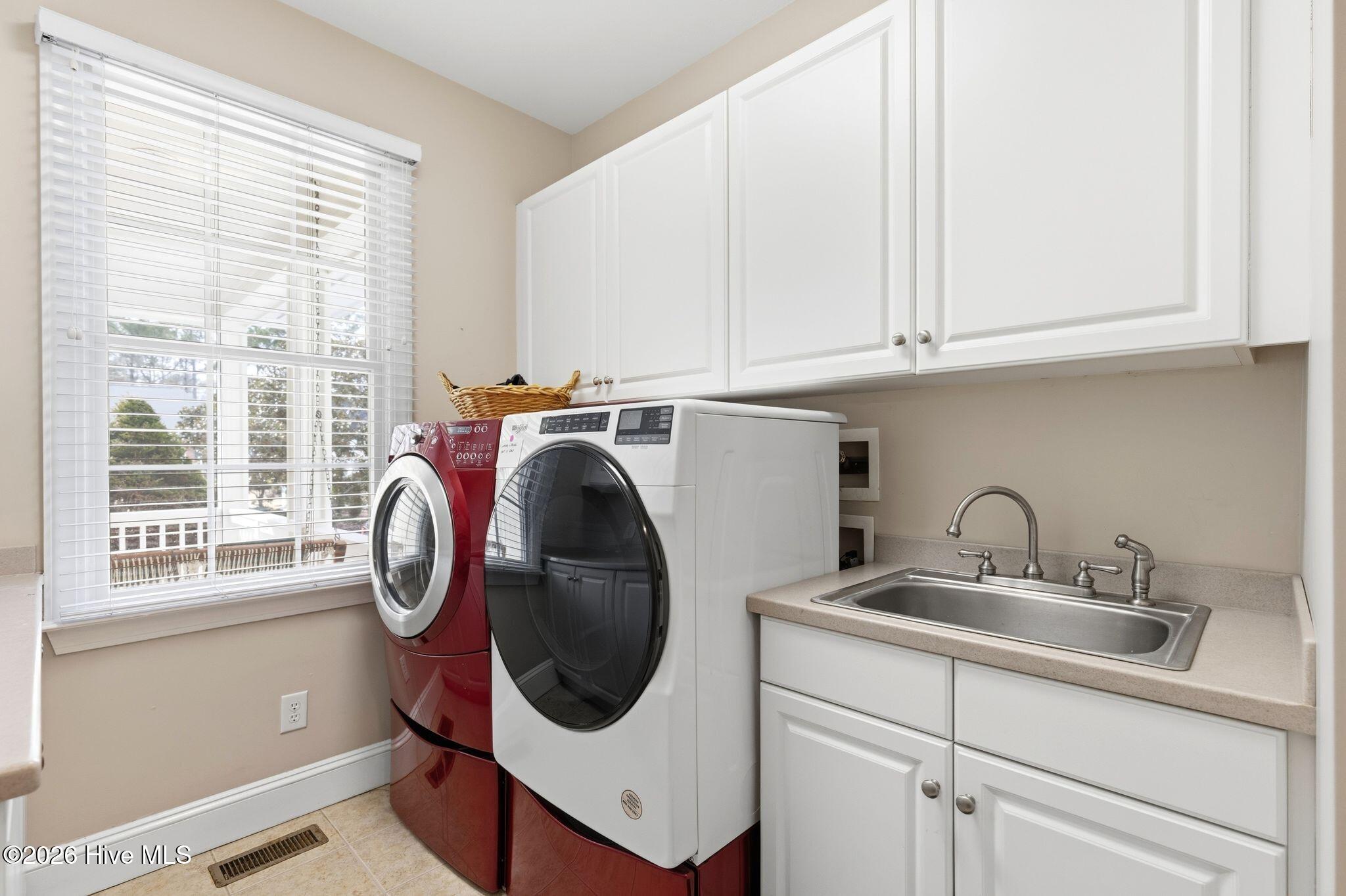 100561180 | Photo 97