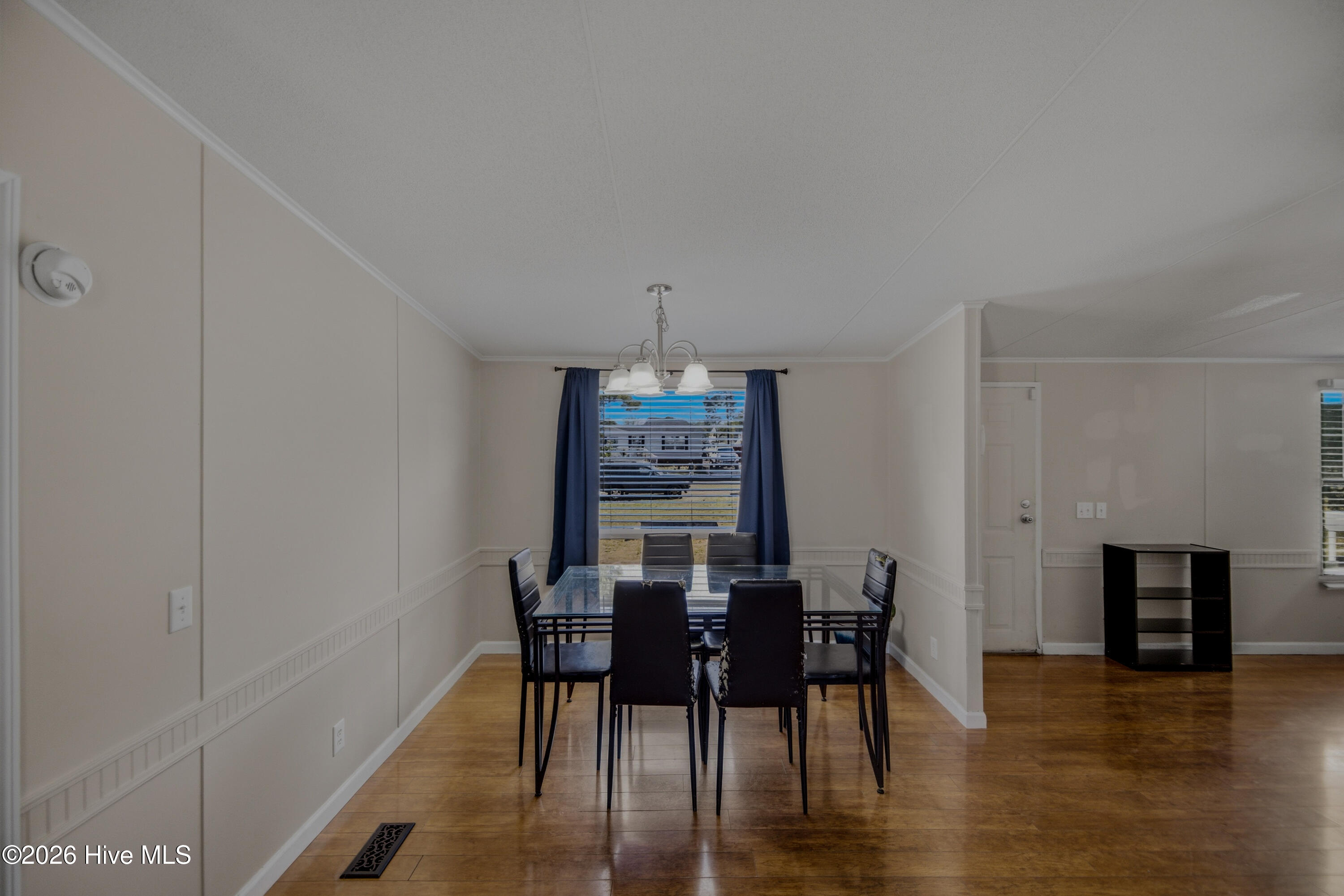 100566324 | Photo 10