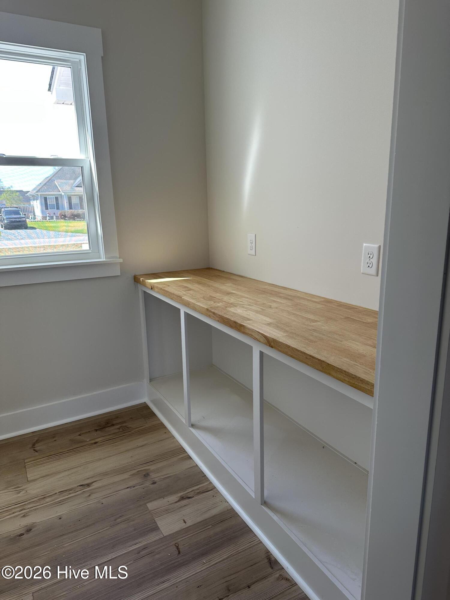 100561346 | Photo 16