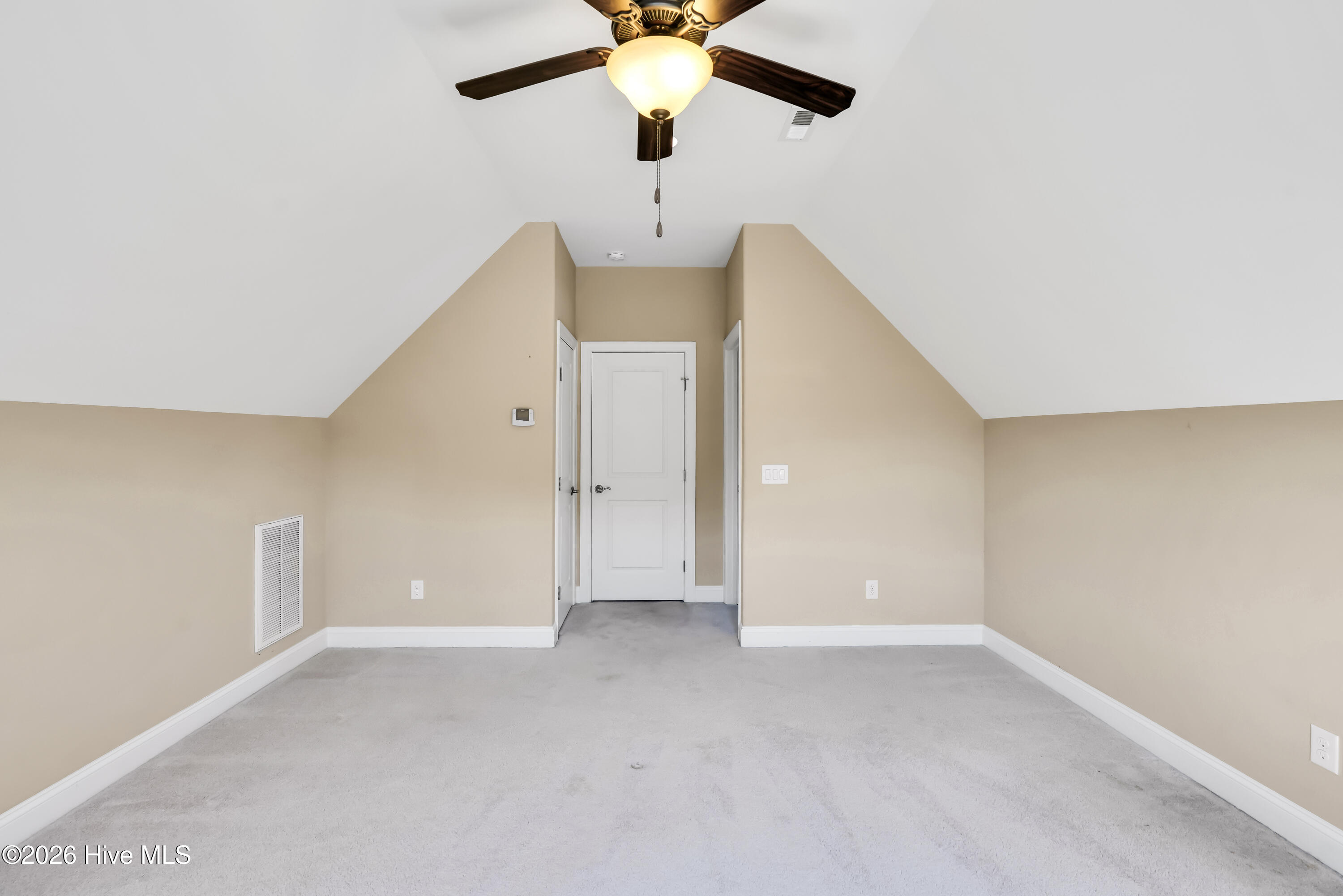 100562046 | Photo 26