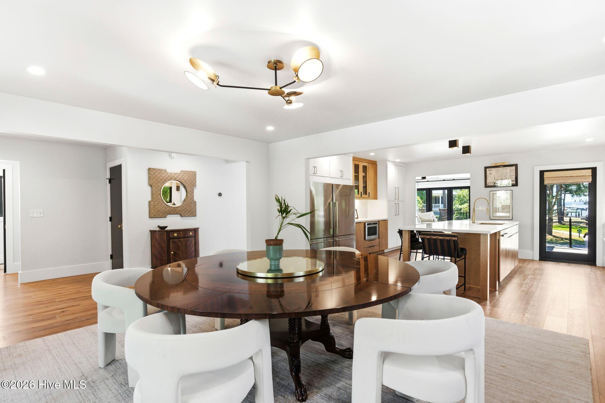 100568012 | Photo 25