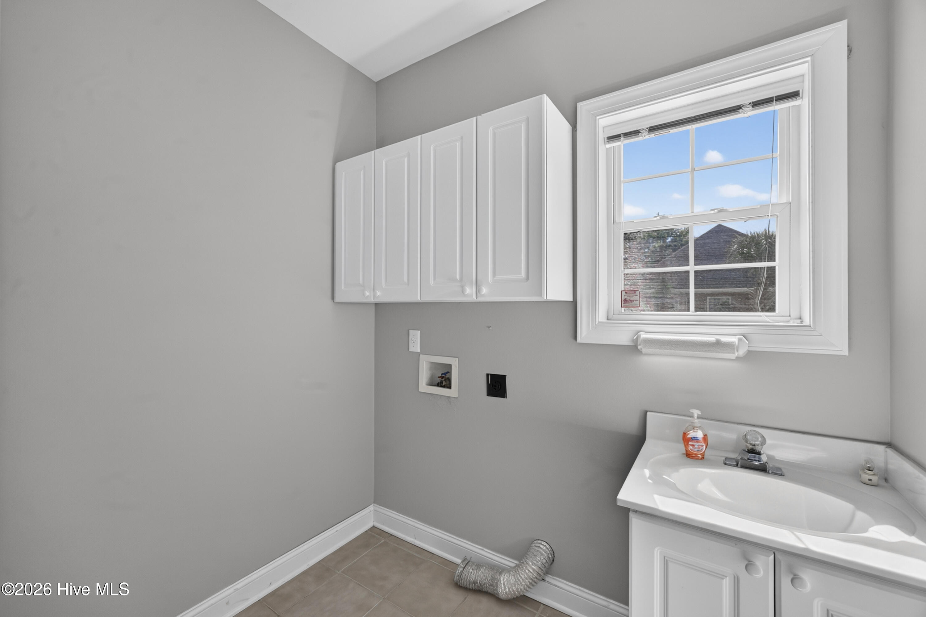 100584986 | Photo 25