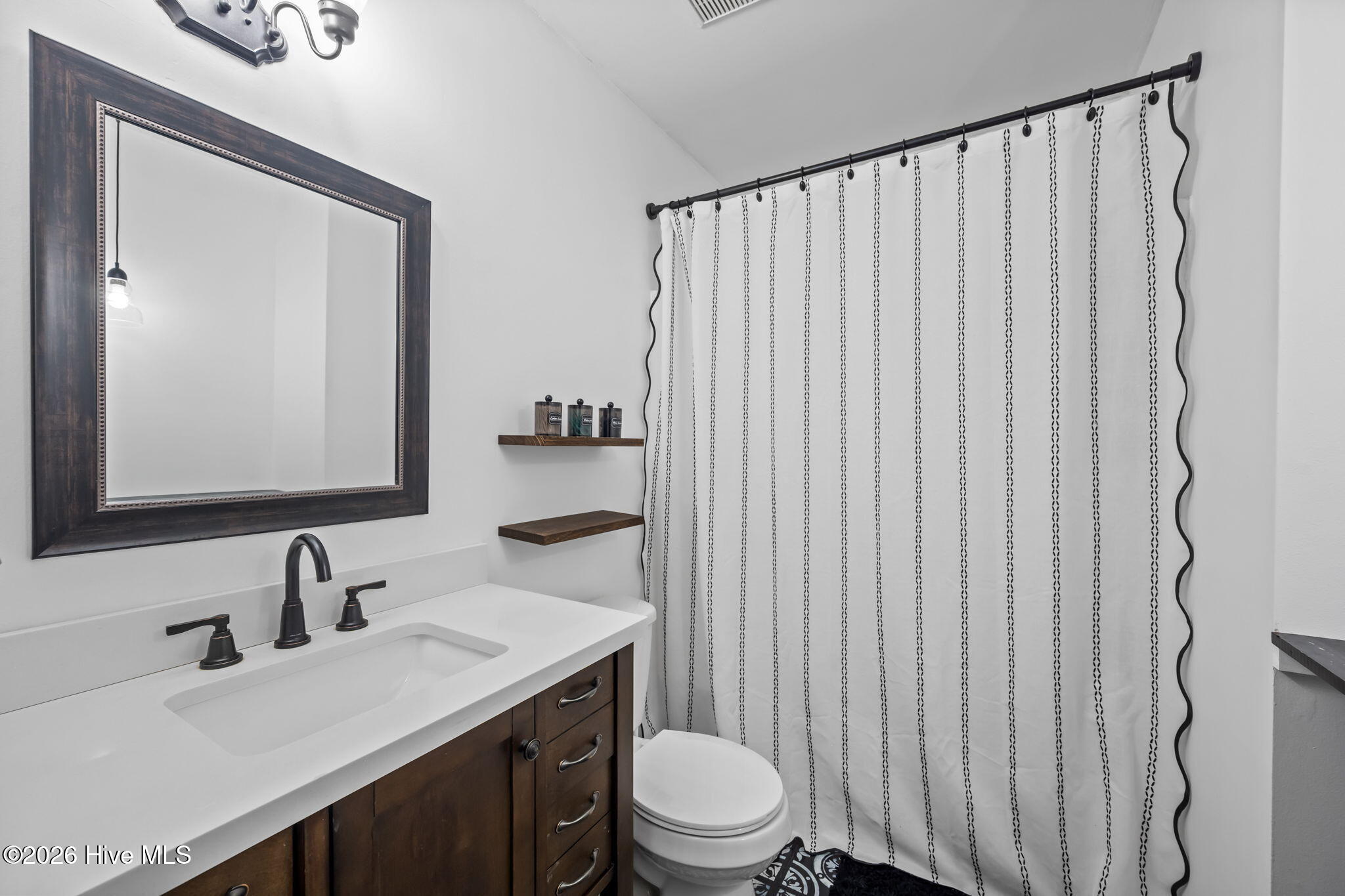 100558833 | Photo 30