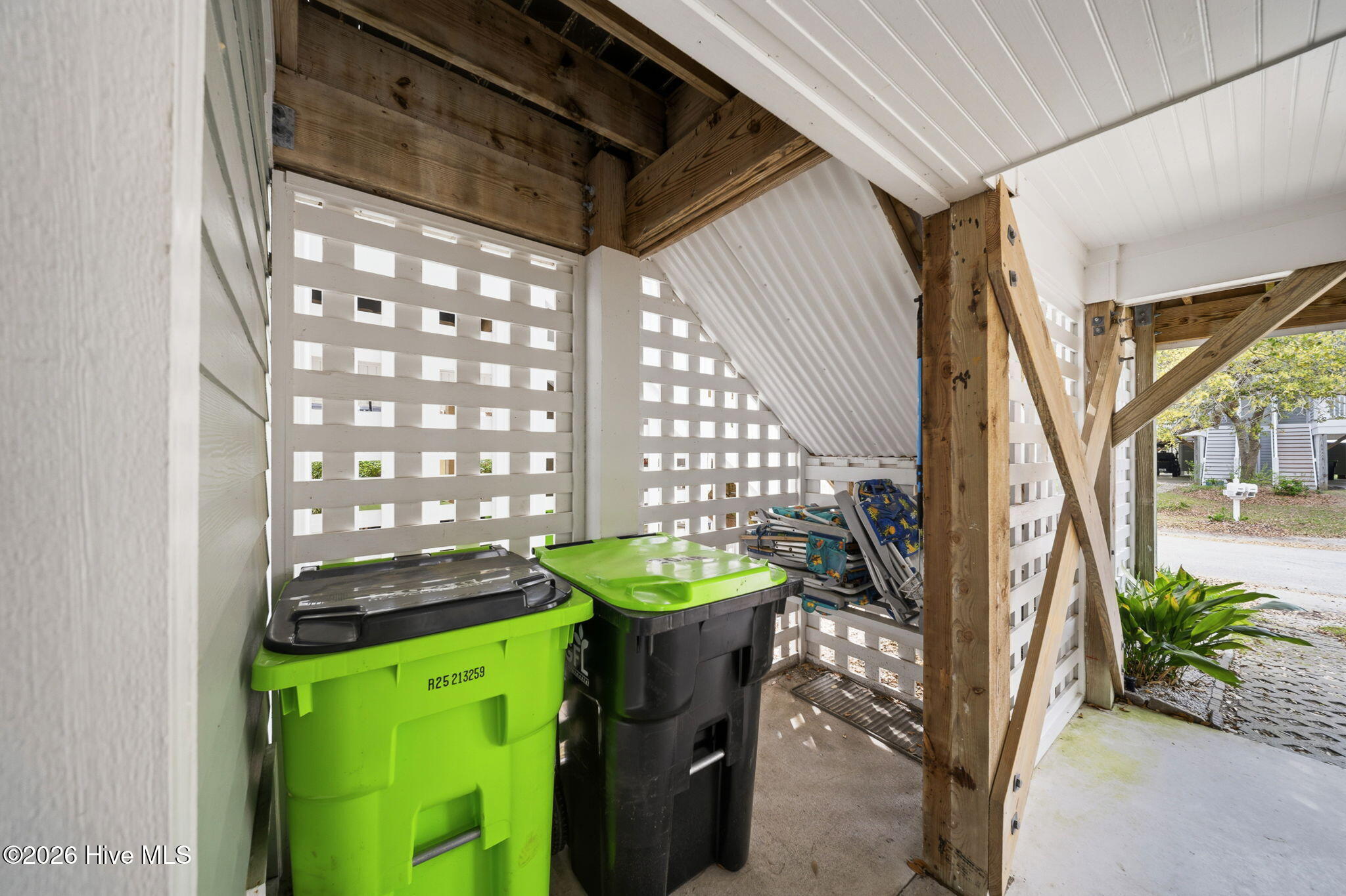 100566136 | Photo 61