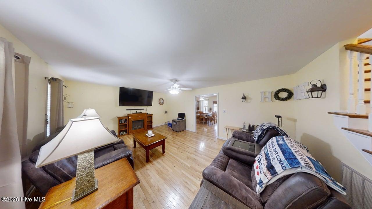 100570322 | Photo 30