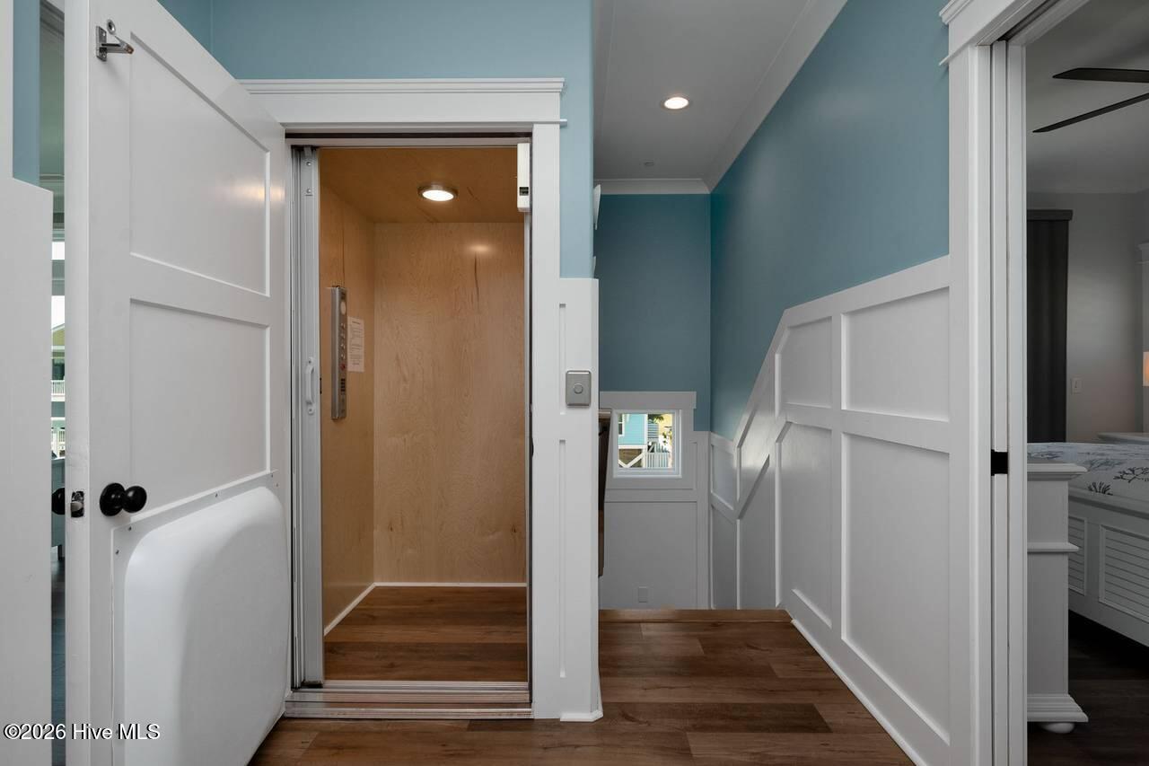 100560212 | Photo 70