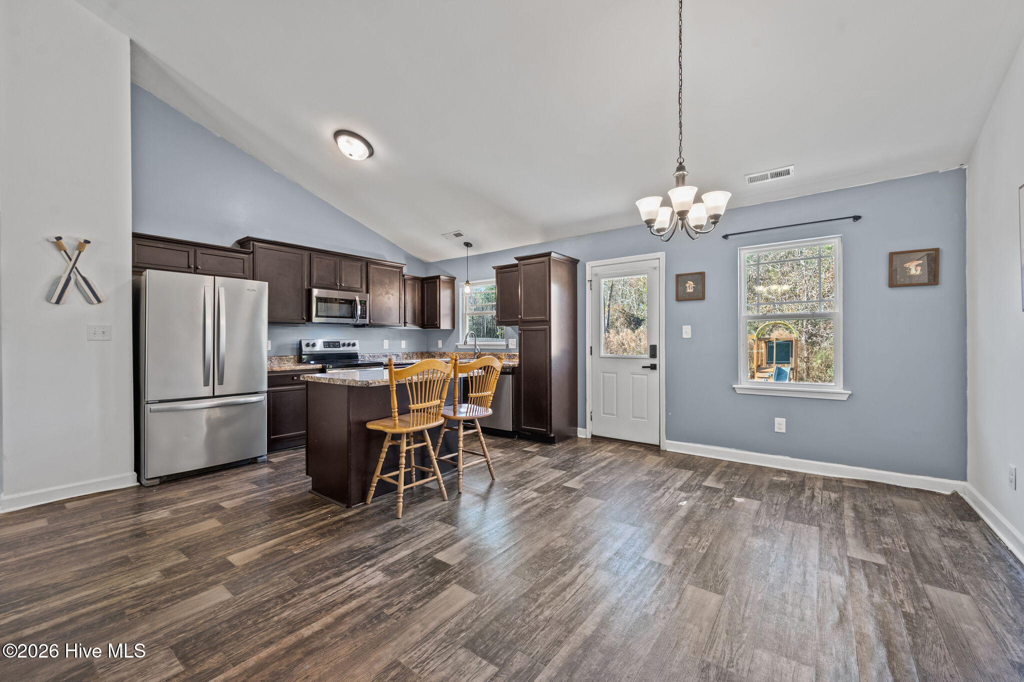 100547902 | Photo 11