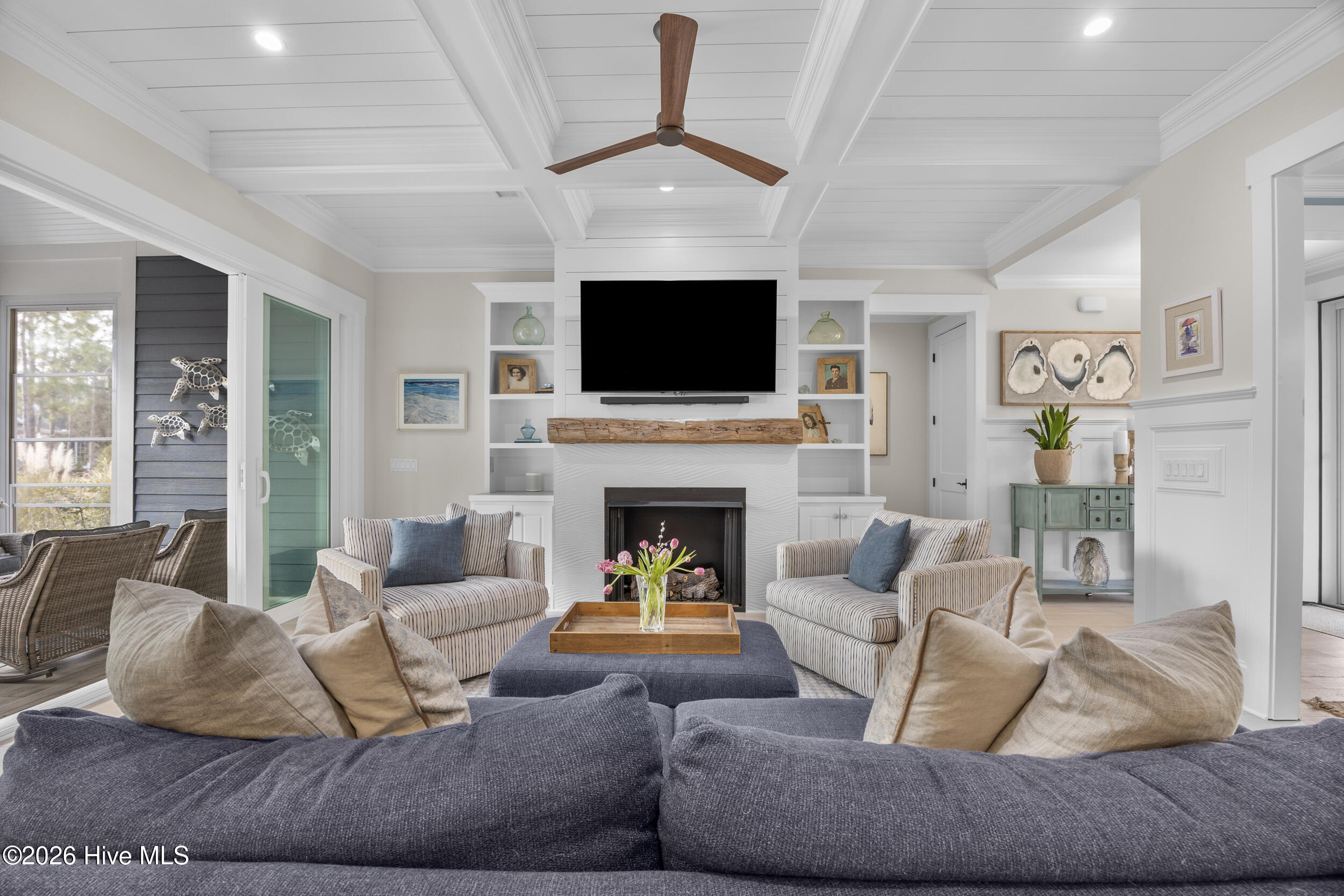 100527990 | Photo 25