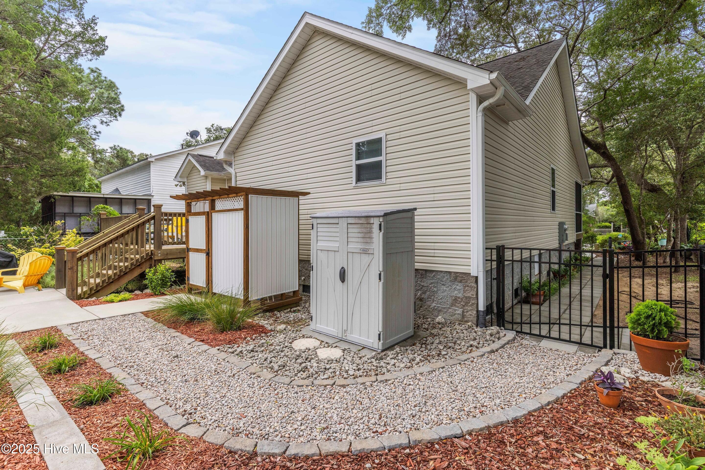 100553447 | Photo 44