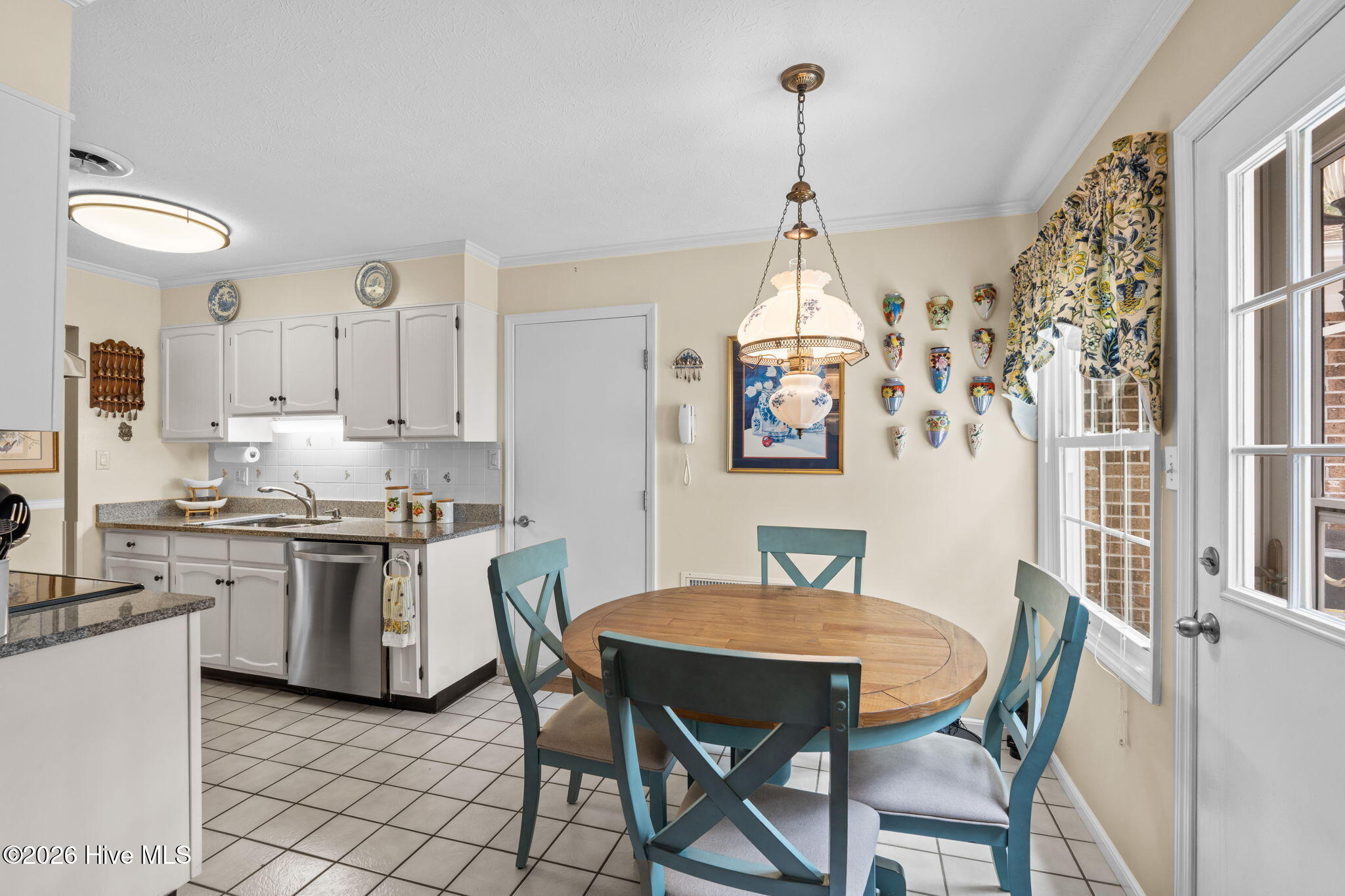 100564261 | Photo 28