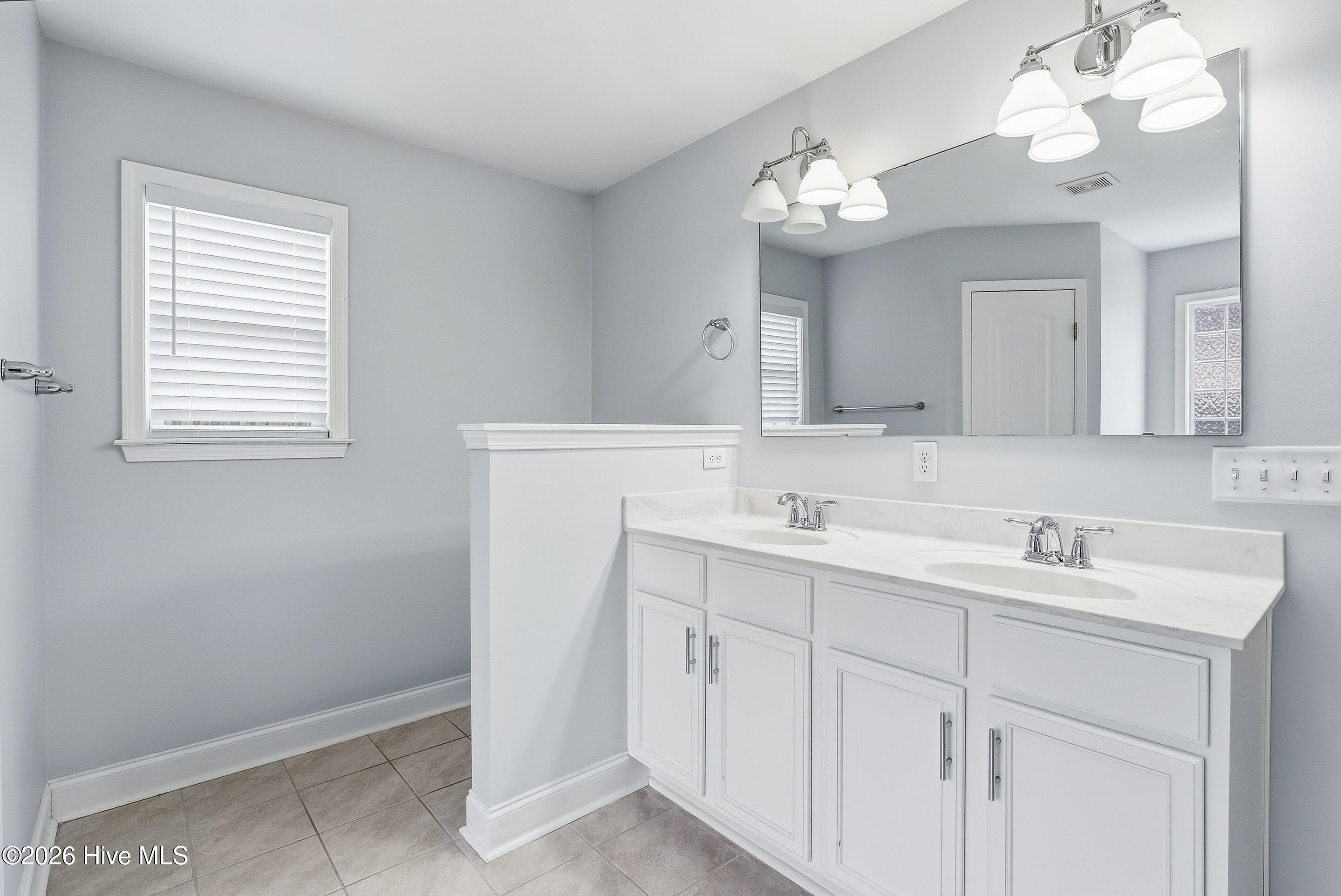 100557566 | Photo 24