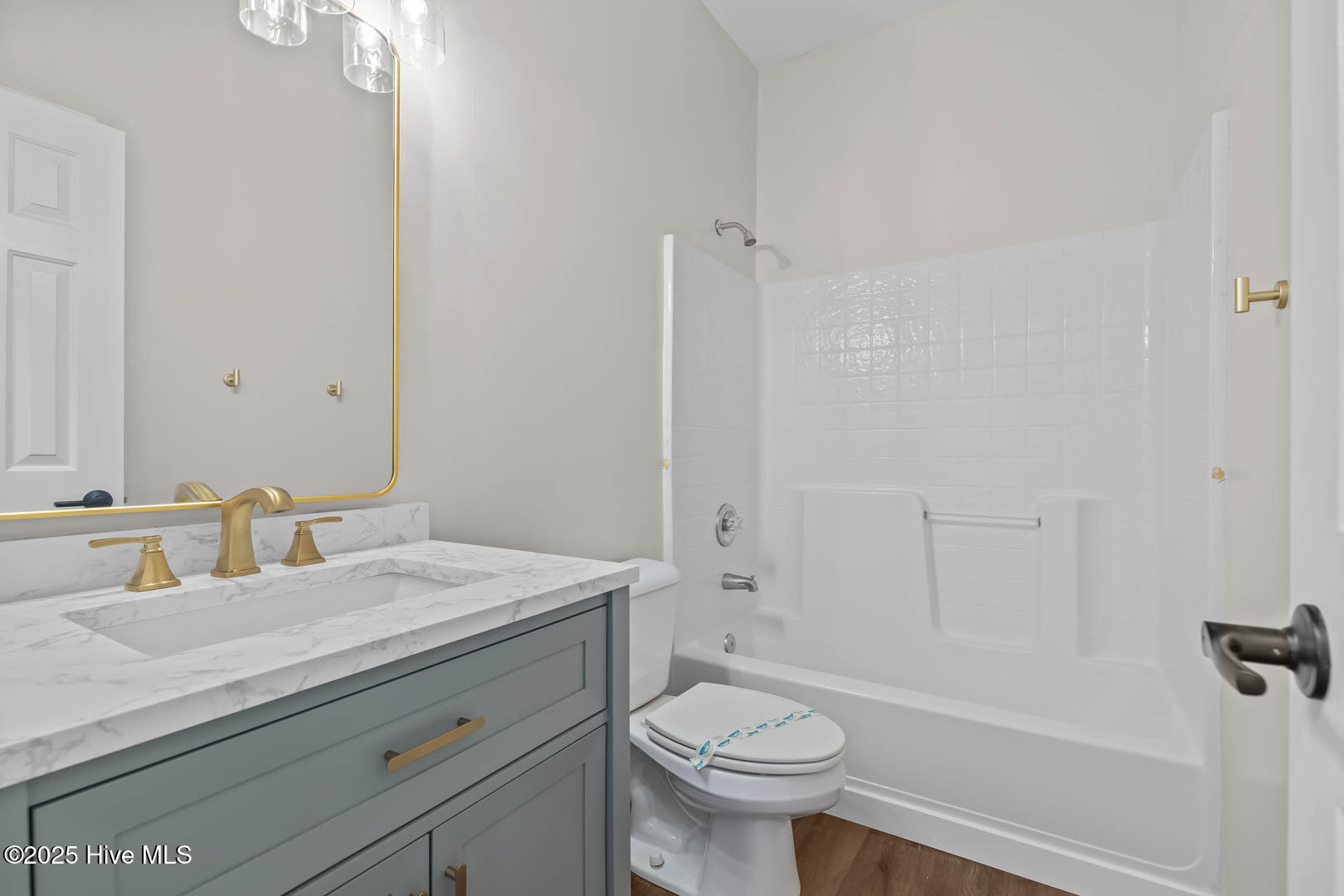 100544064 | Photo 34