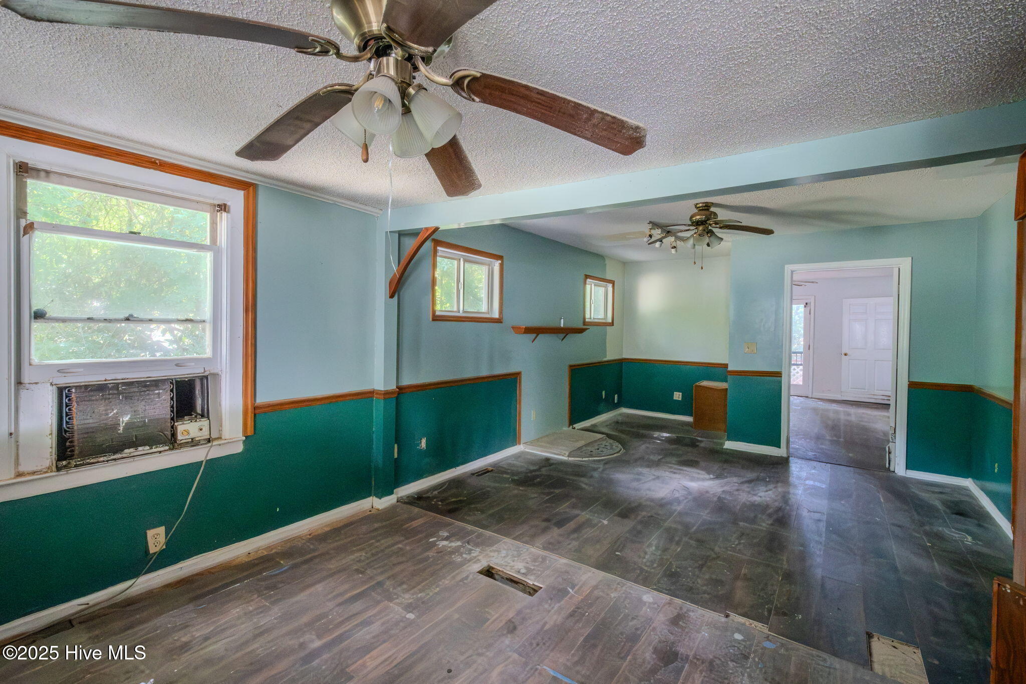 6-web-or-mls-409 S Bodenheimer St-106