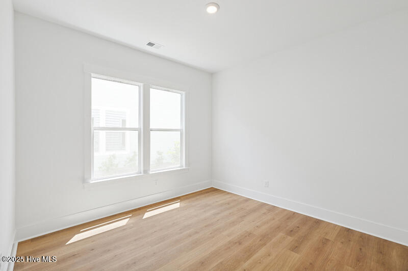 100521312 | Photo 18