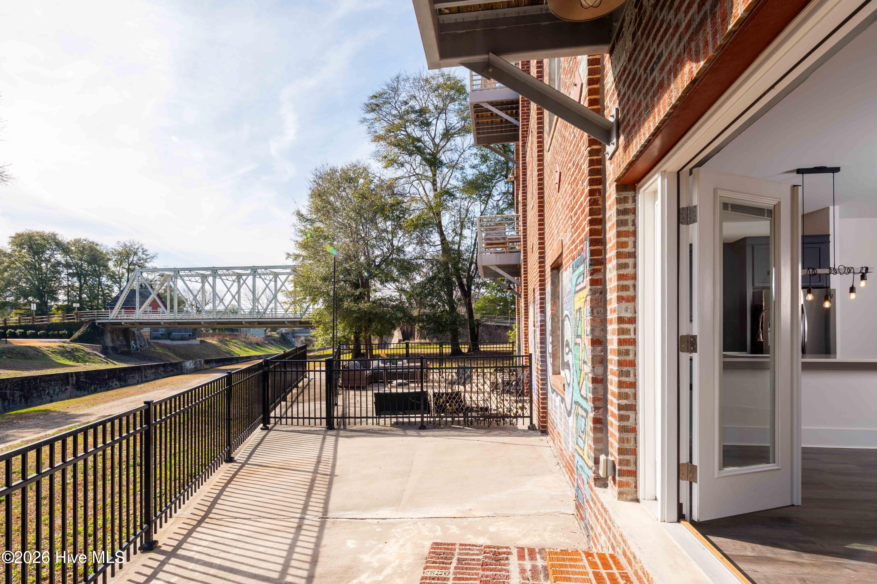 100549852 | Photo 29