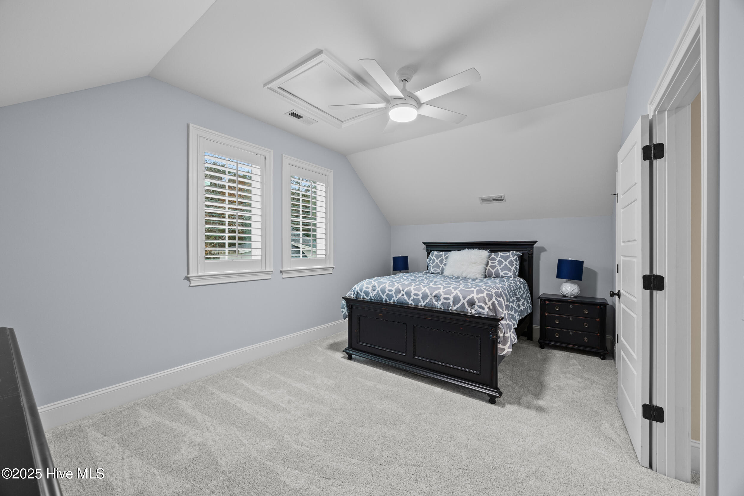 100570509 | Photo 58