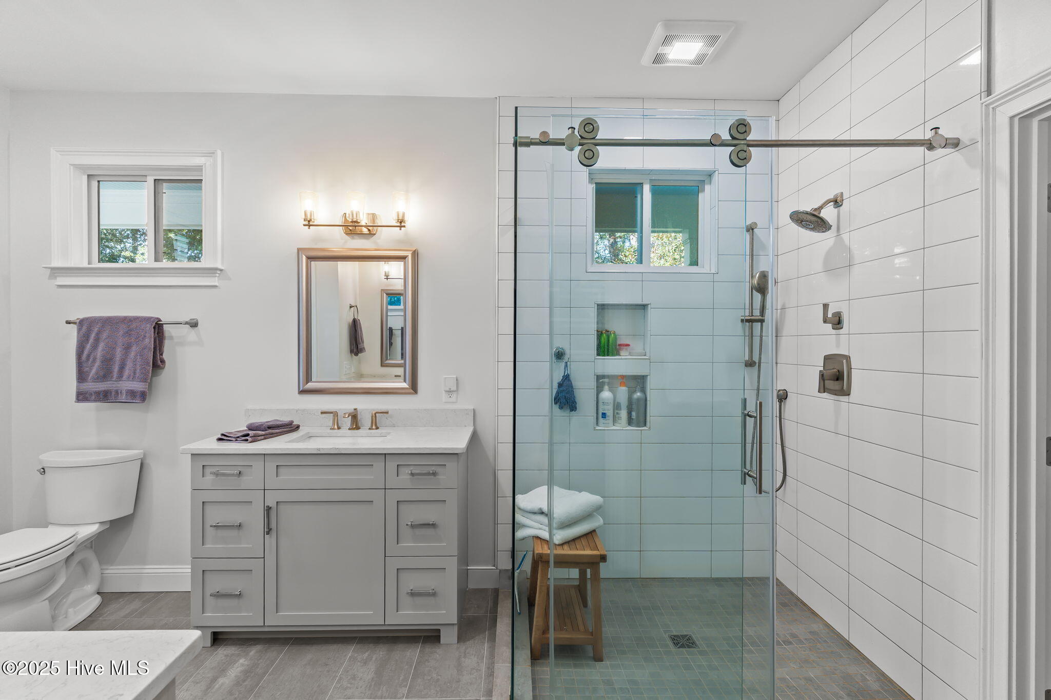 100538166 | Photo 32