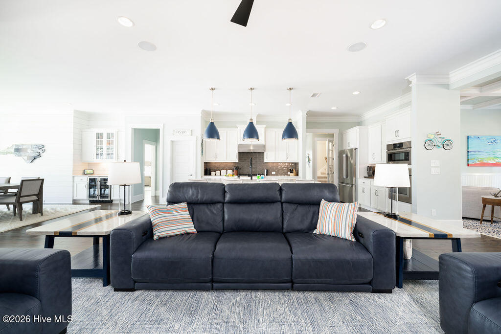 100561843 | Photo 15