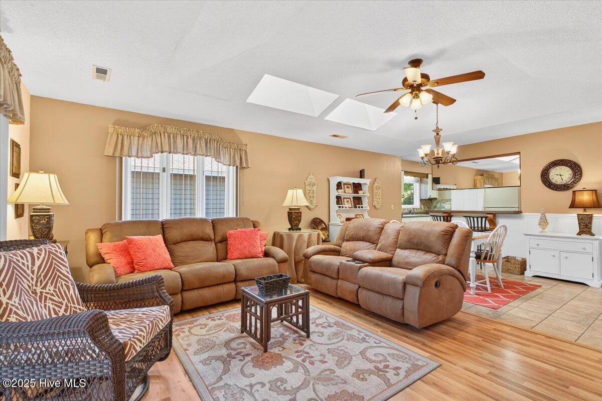 100536969 | Photo 10