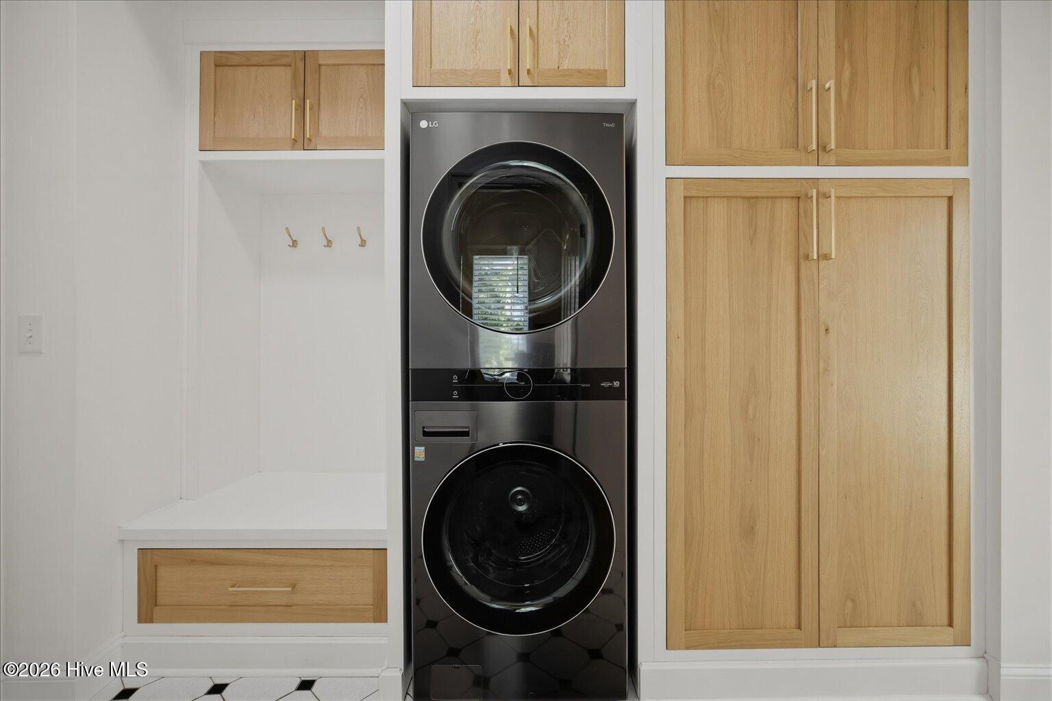 100569224 | Photo 40