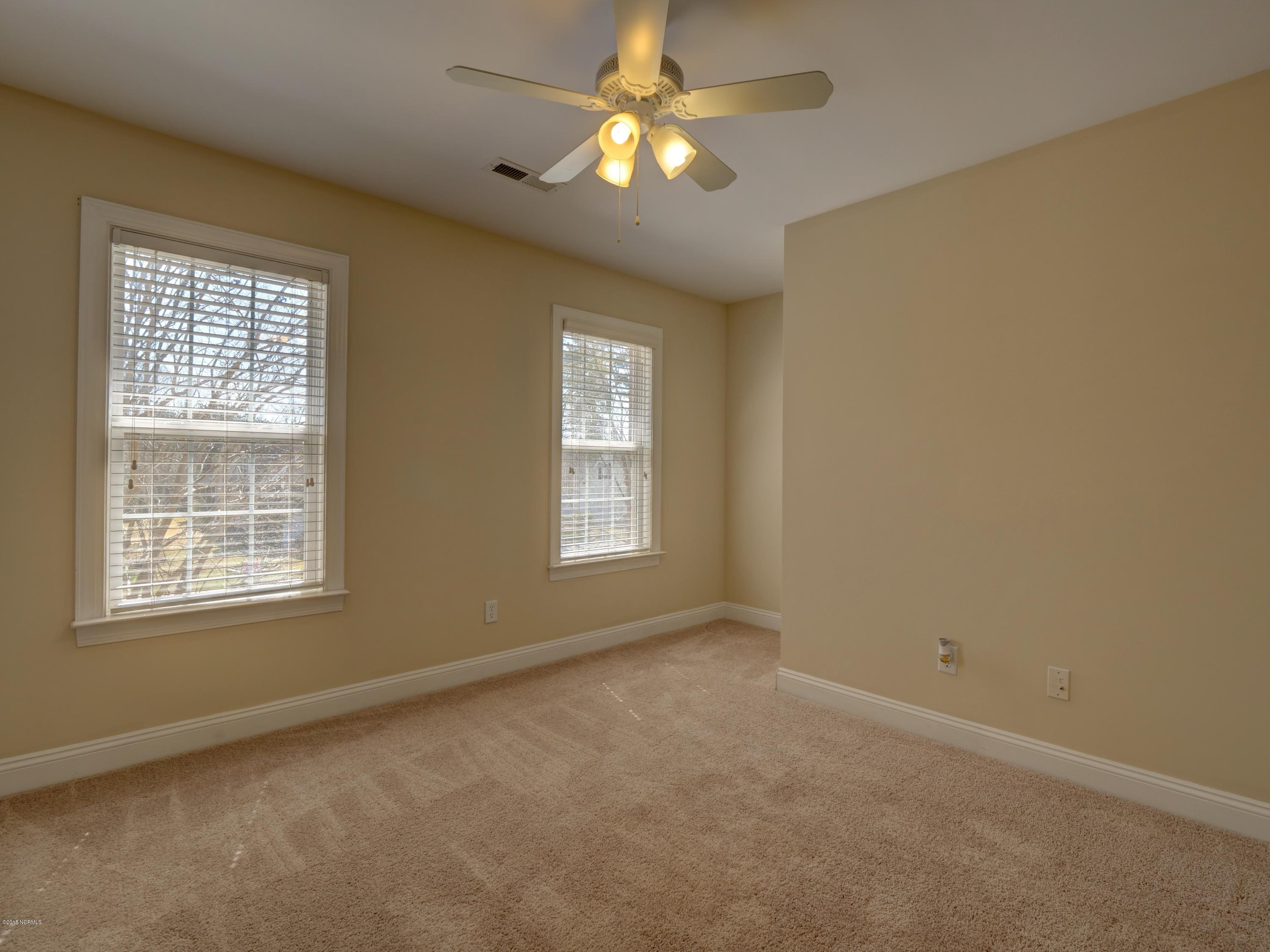 100541932 | Photo 25