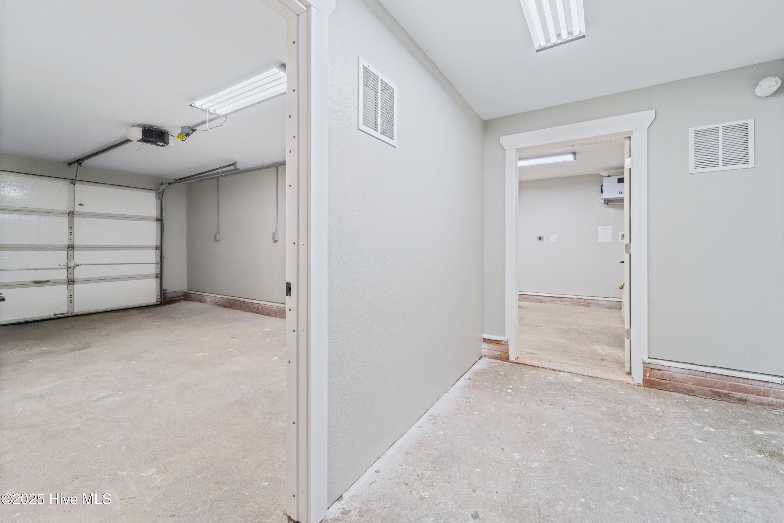 100546439 | Photo 15