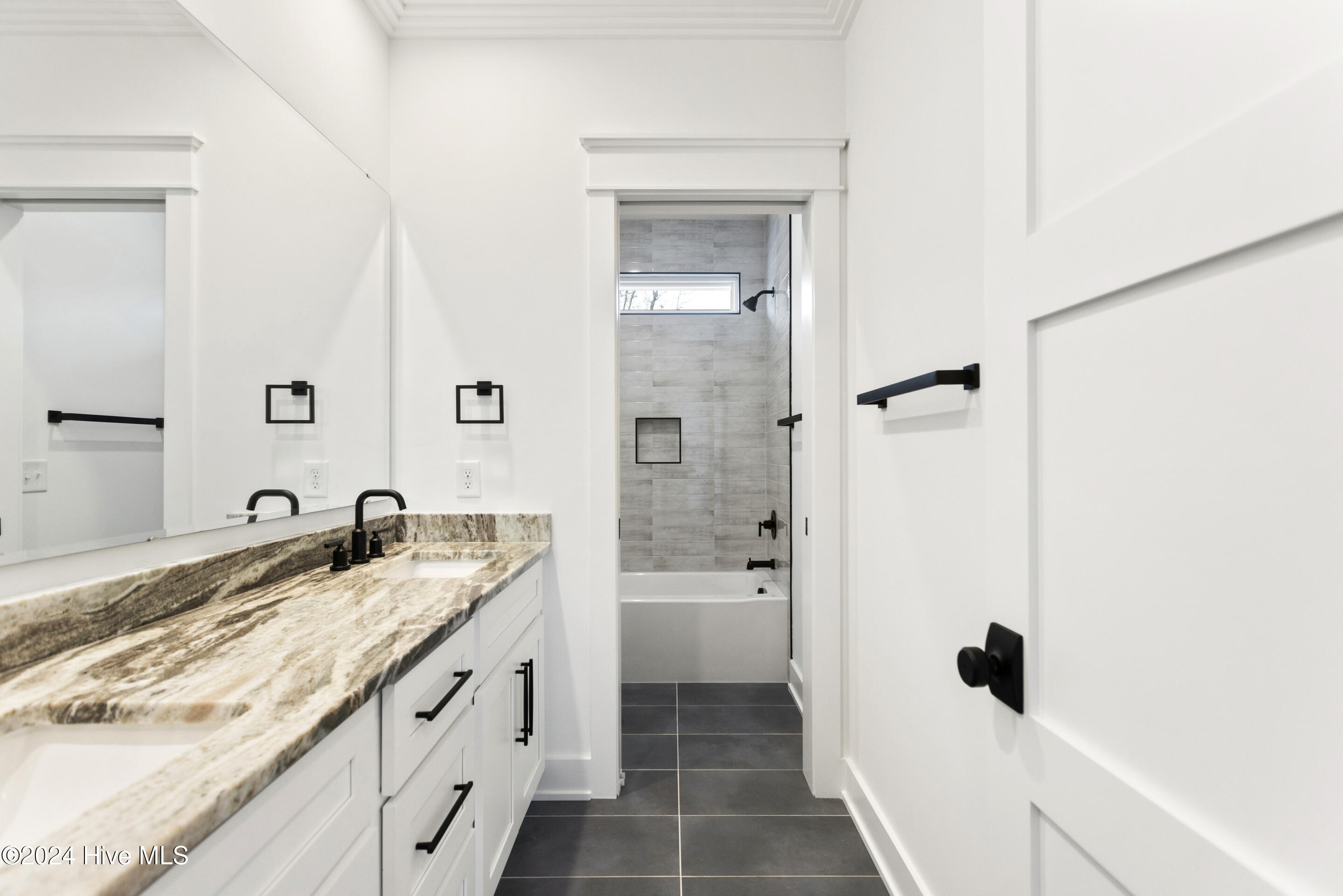 100559192 | Photo 11