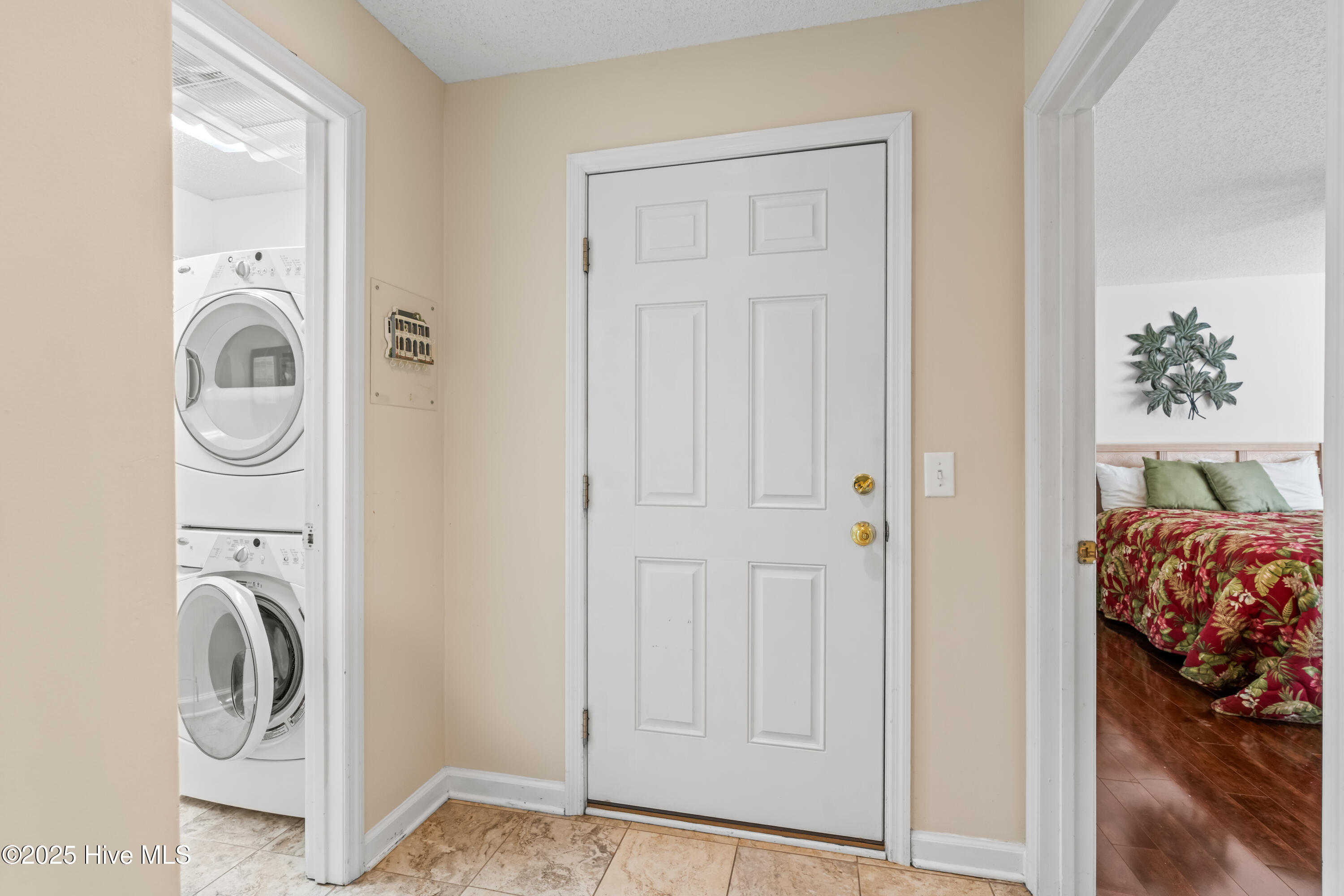 100509784 | Photo 24