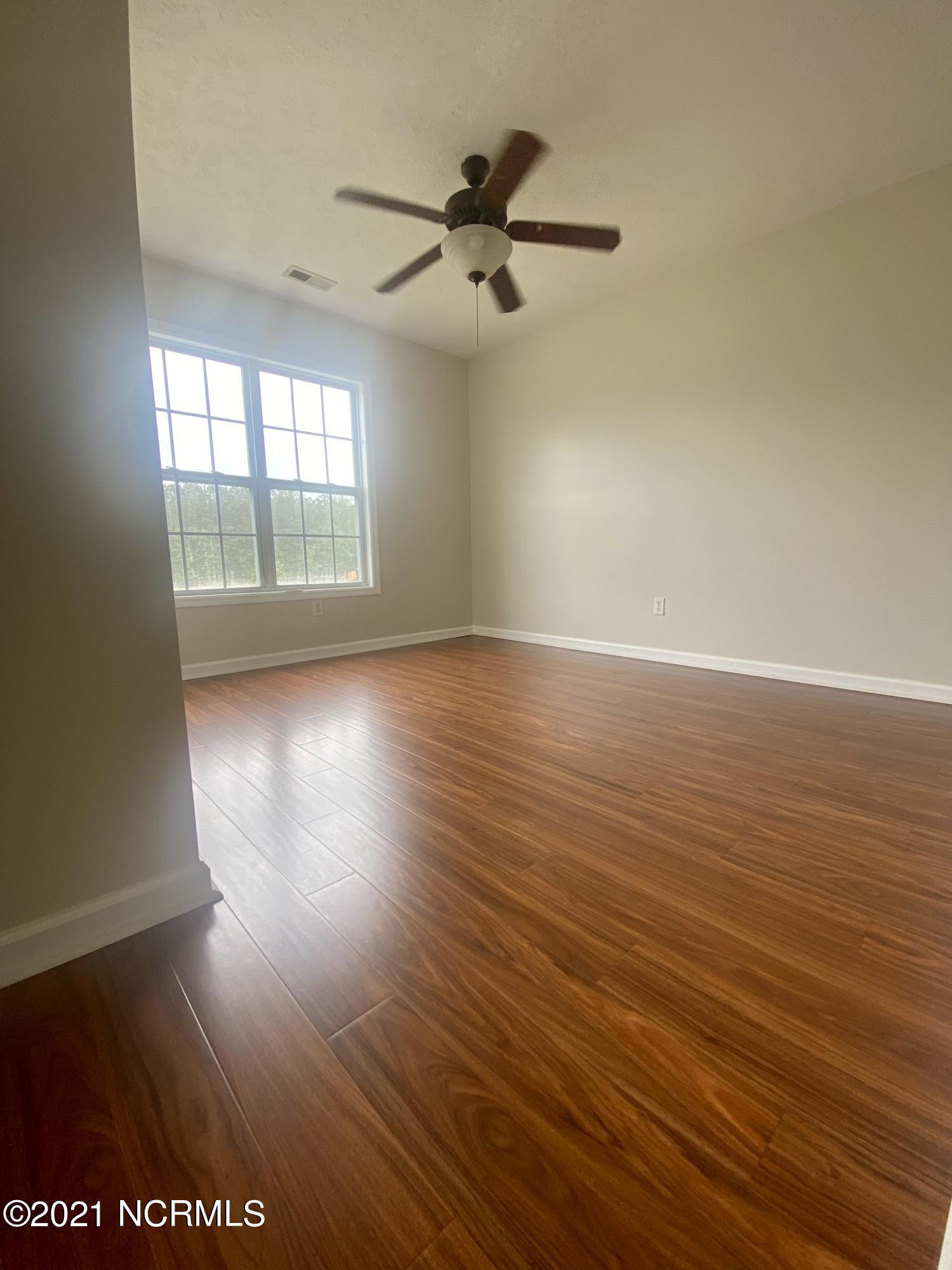 100545799 | Photo 11