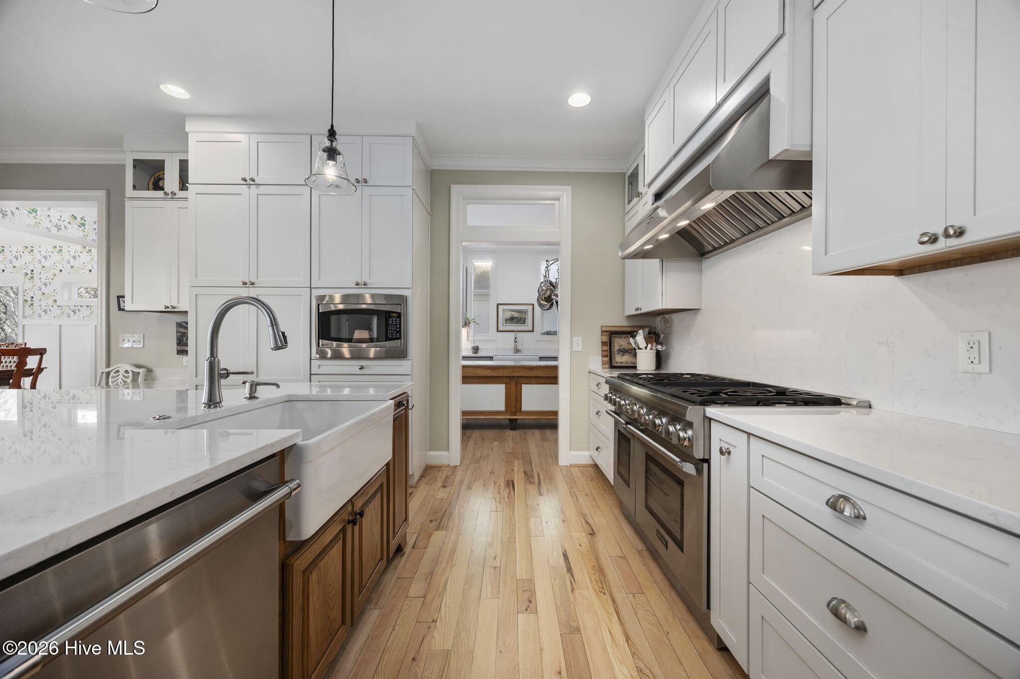 100553128 | Photo 16