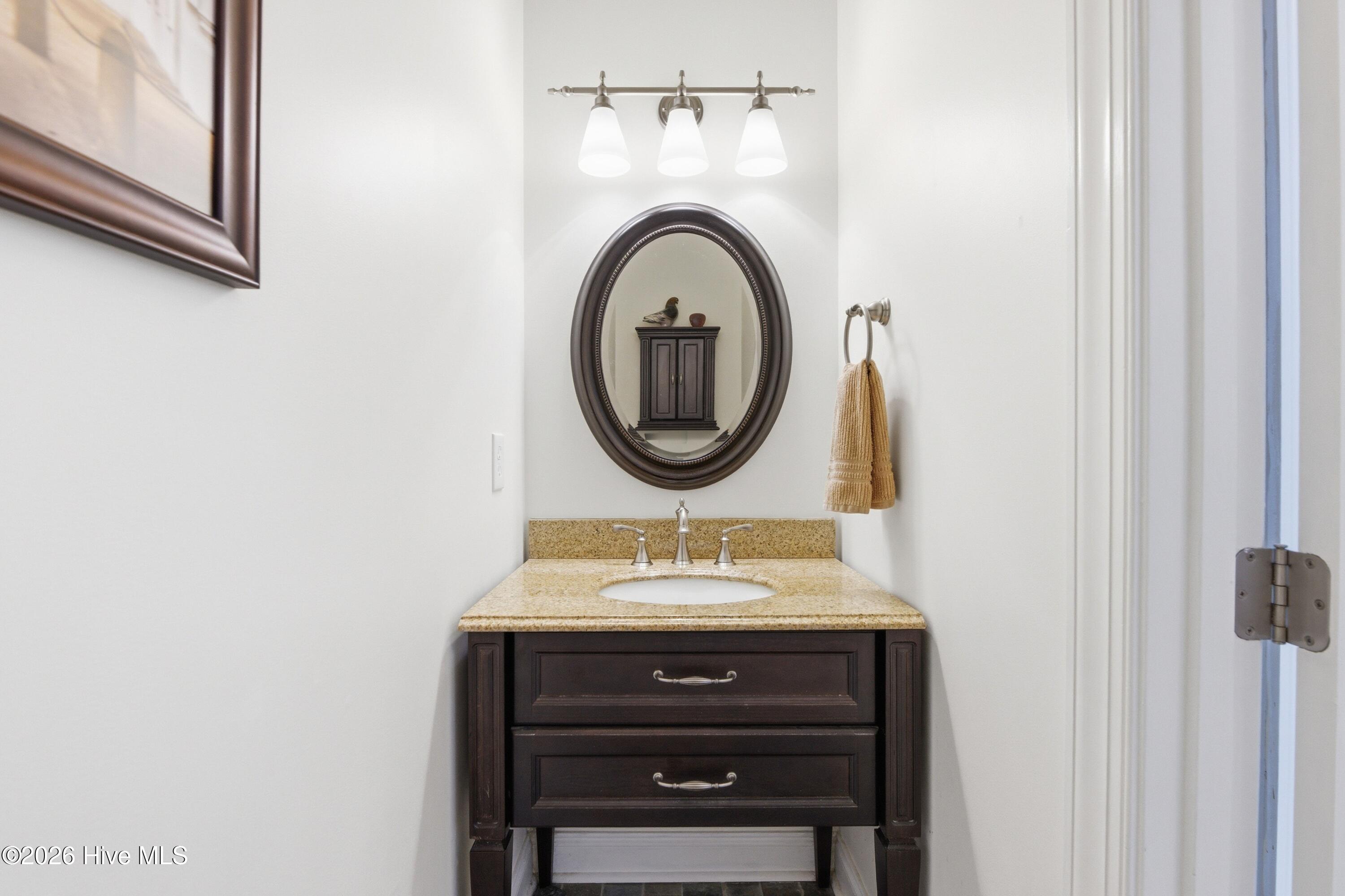 100568689 | Photo 46