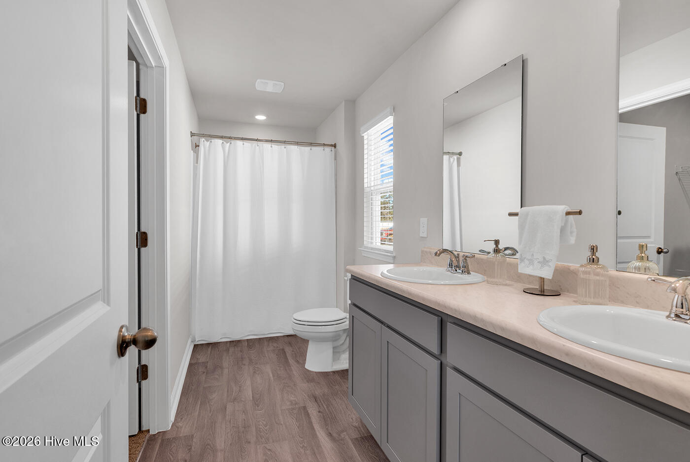 100554771 | Photo 20