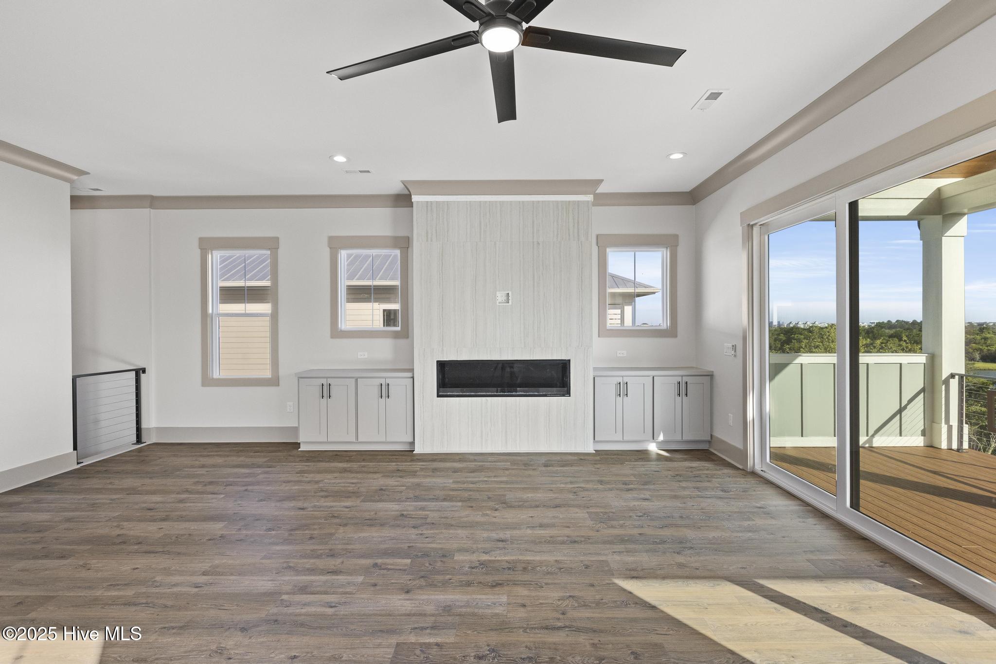 100517946 | Photo 18