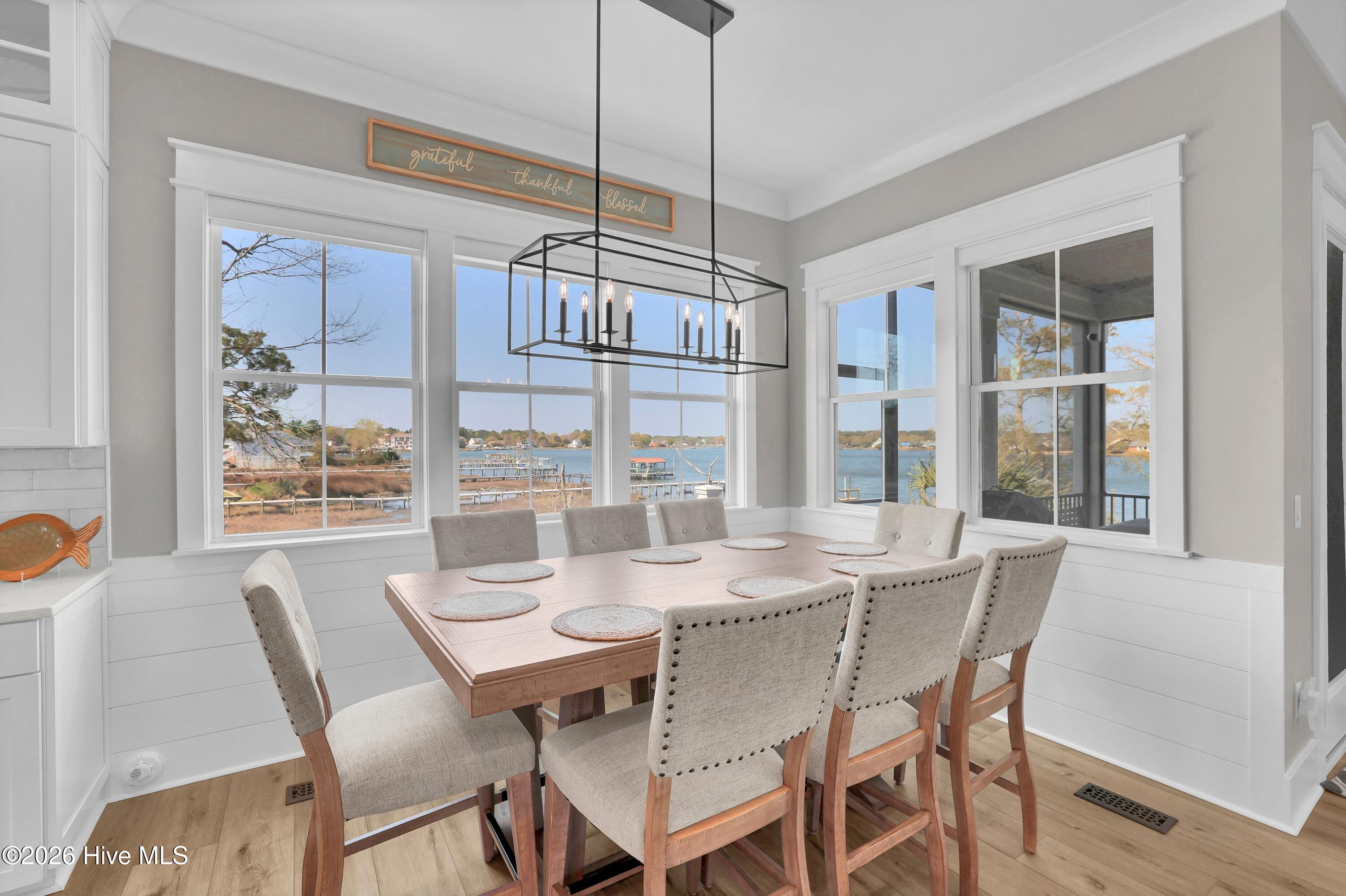 100564139 | Photo 15