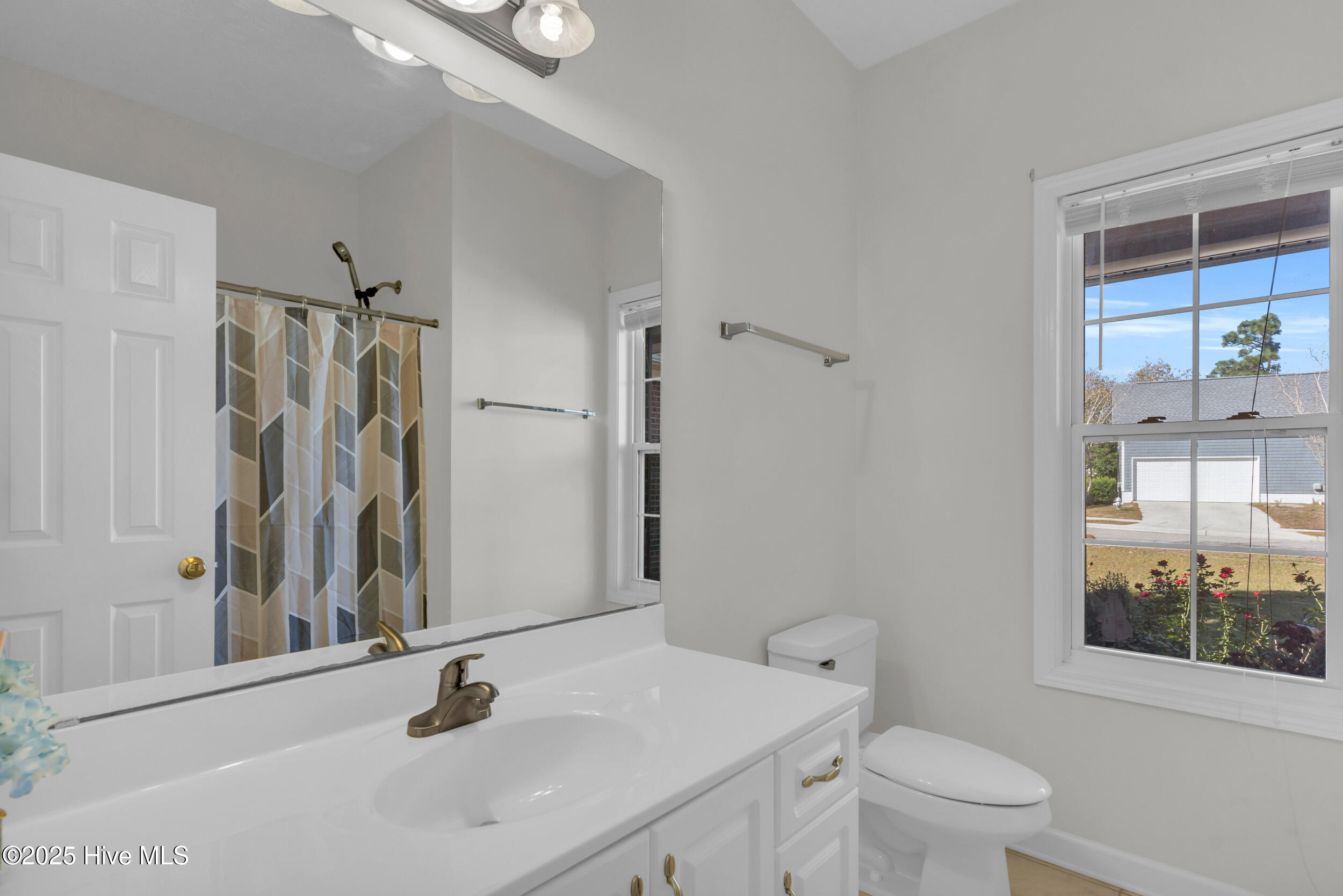 100540871 | Photo 22