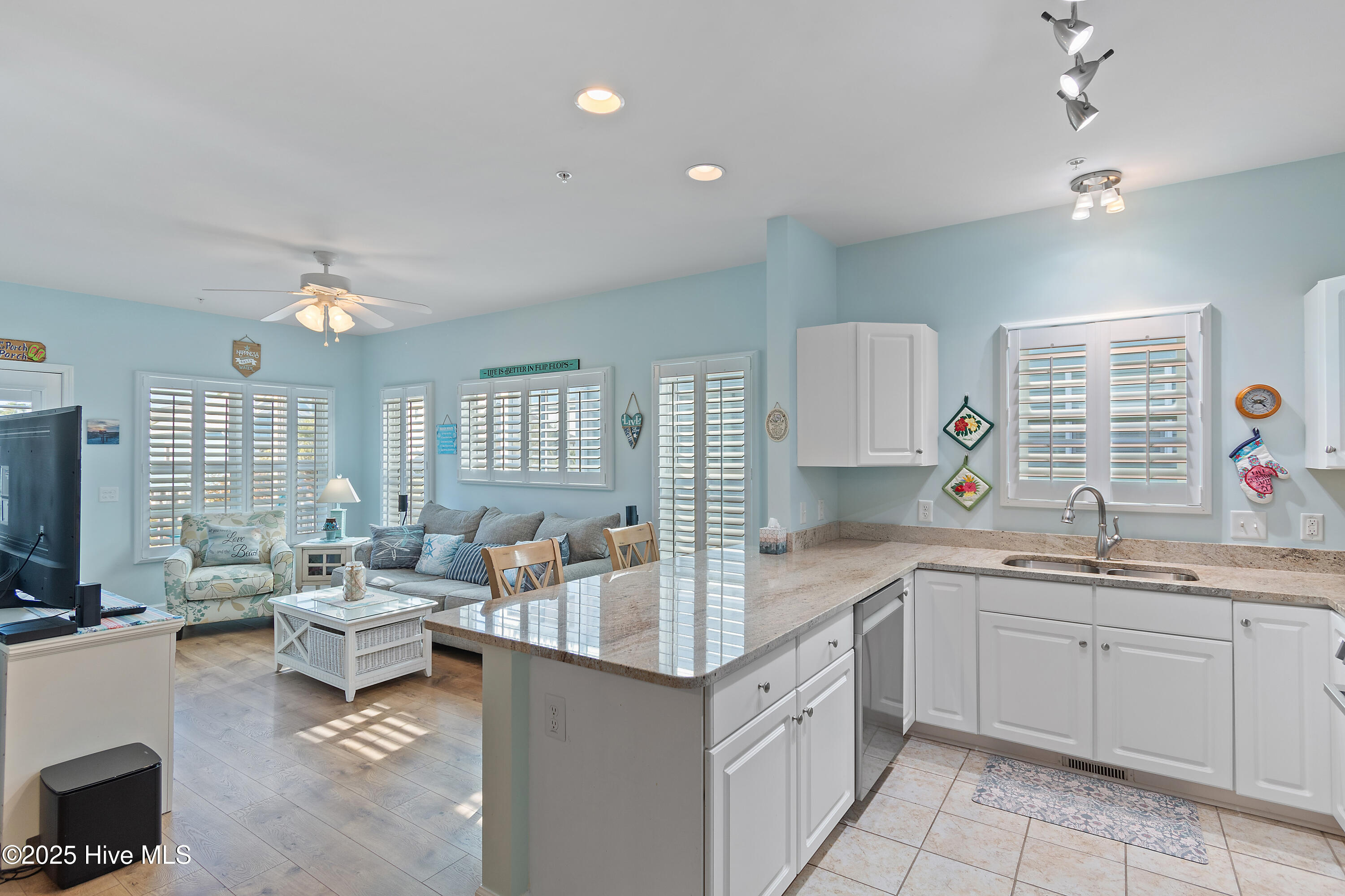 100543636 | Photo 15