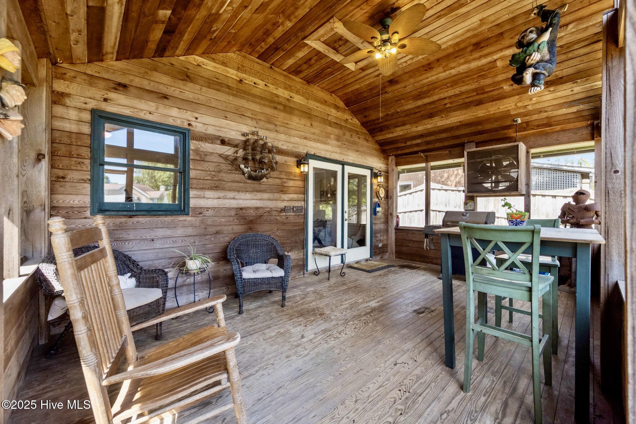 100532839 | Photo 23