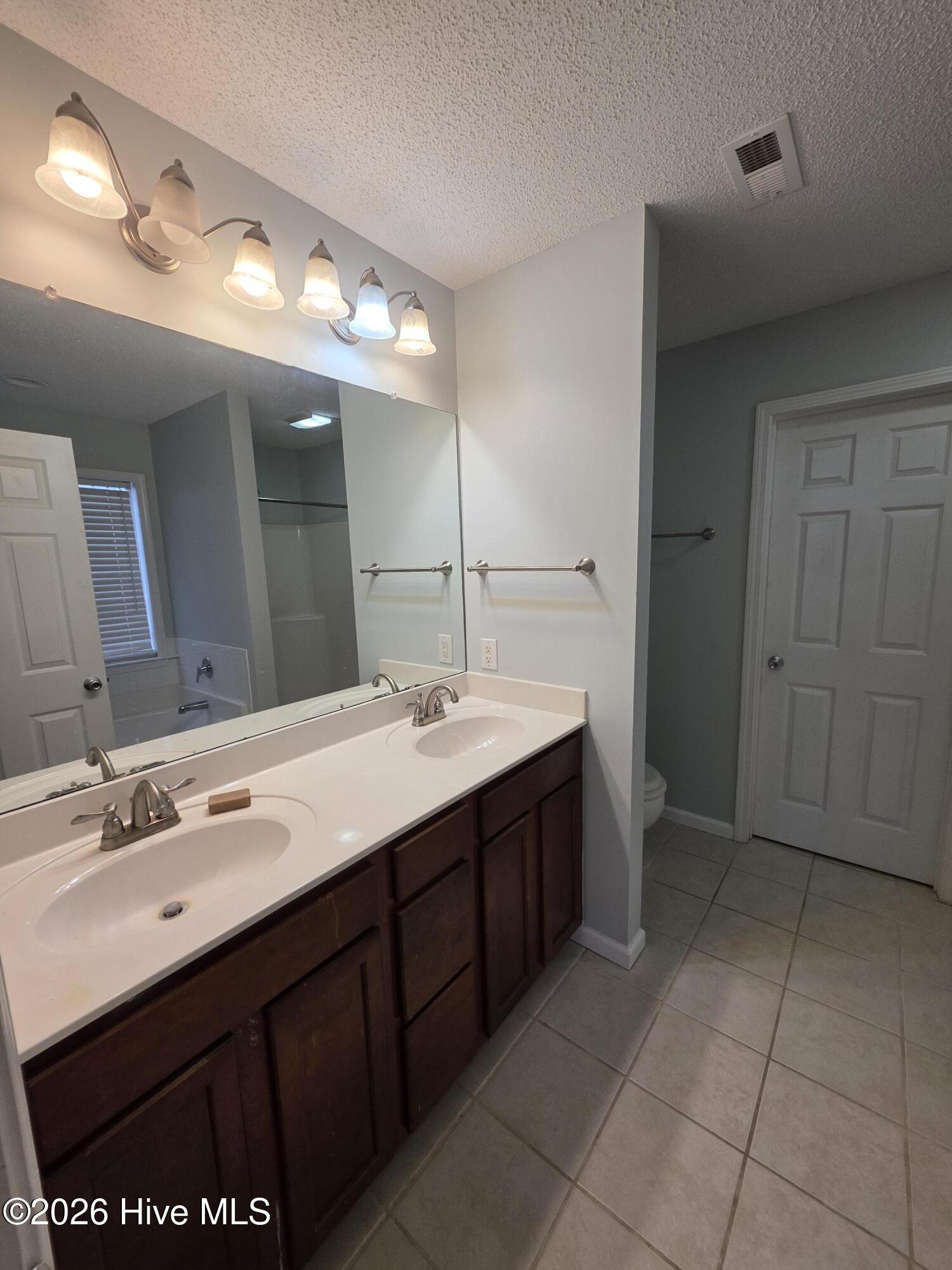 100550405 | Photo 16