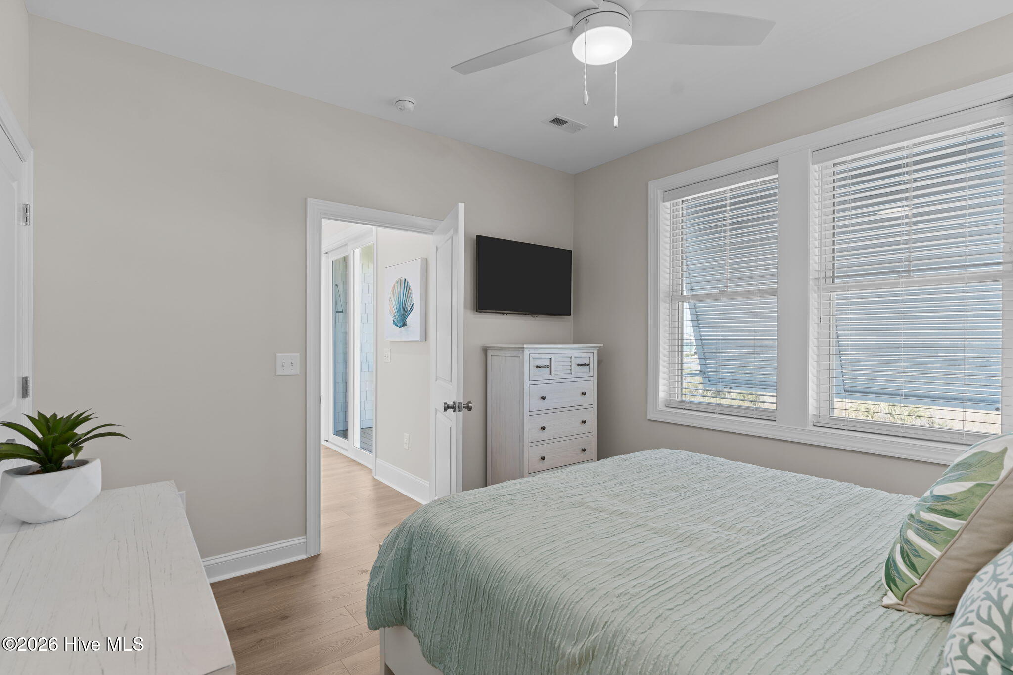 100554783 | Photo 36