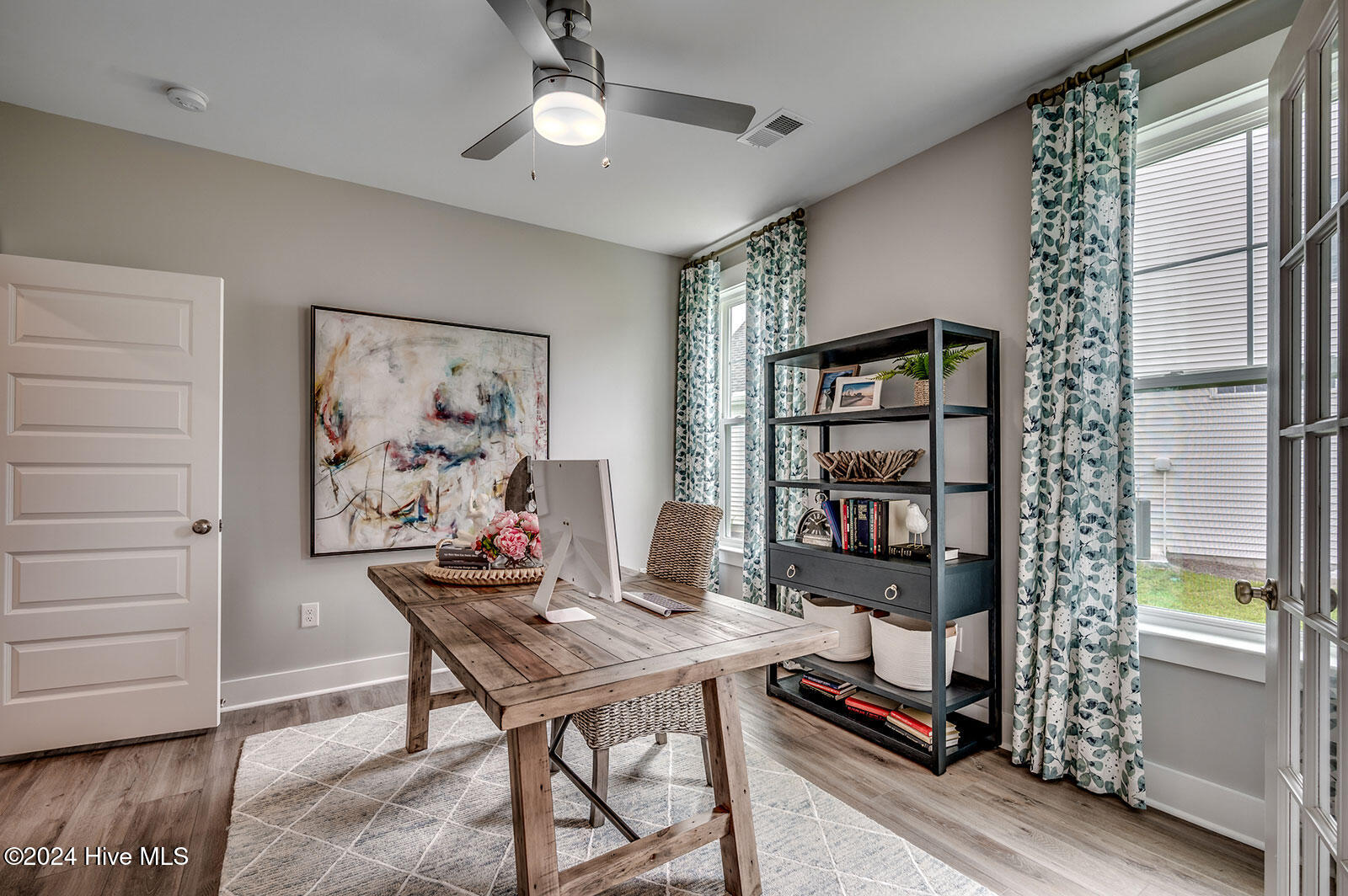 100547681 | Photo 14