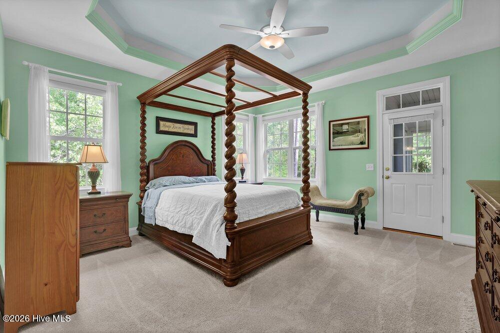 100568961 | Photo 25