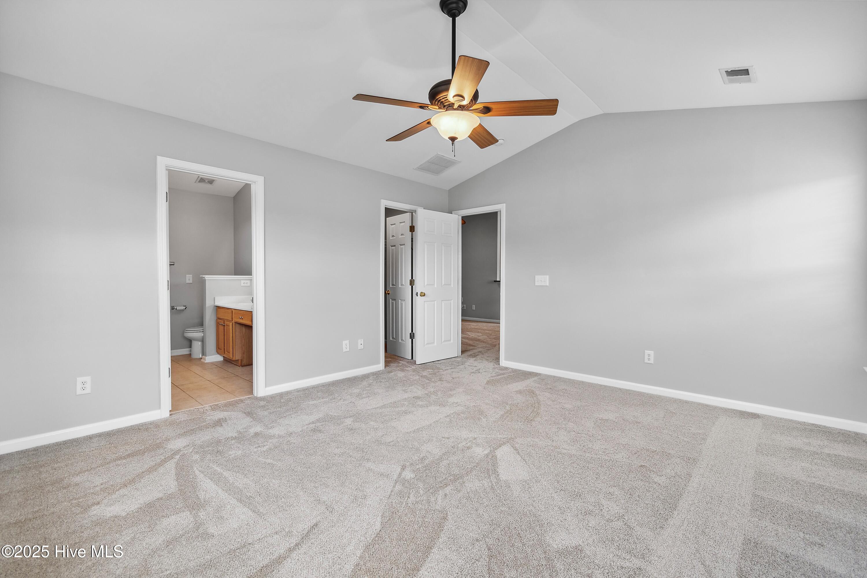 100547243 | Photo 25