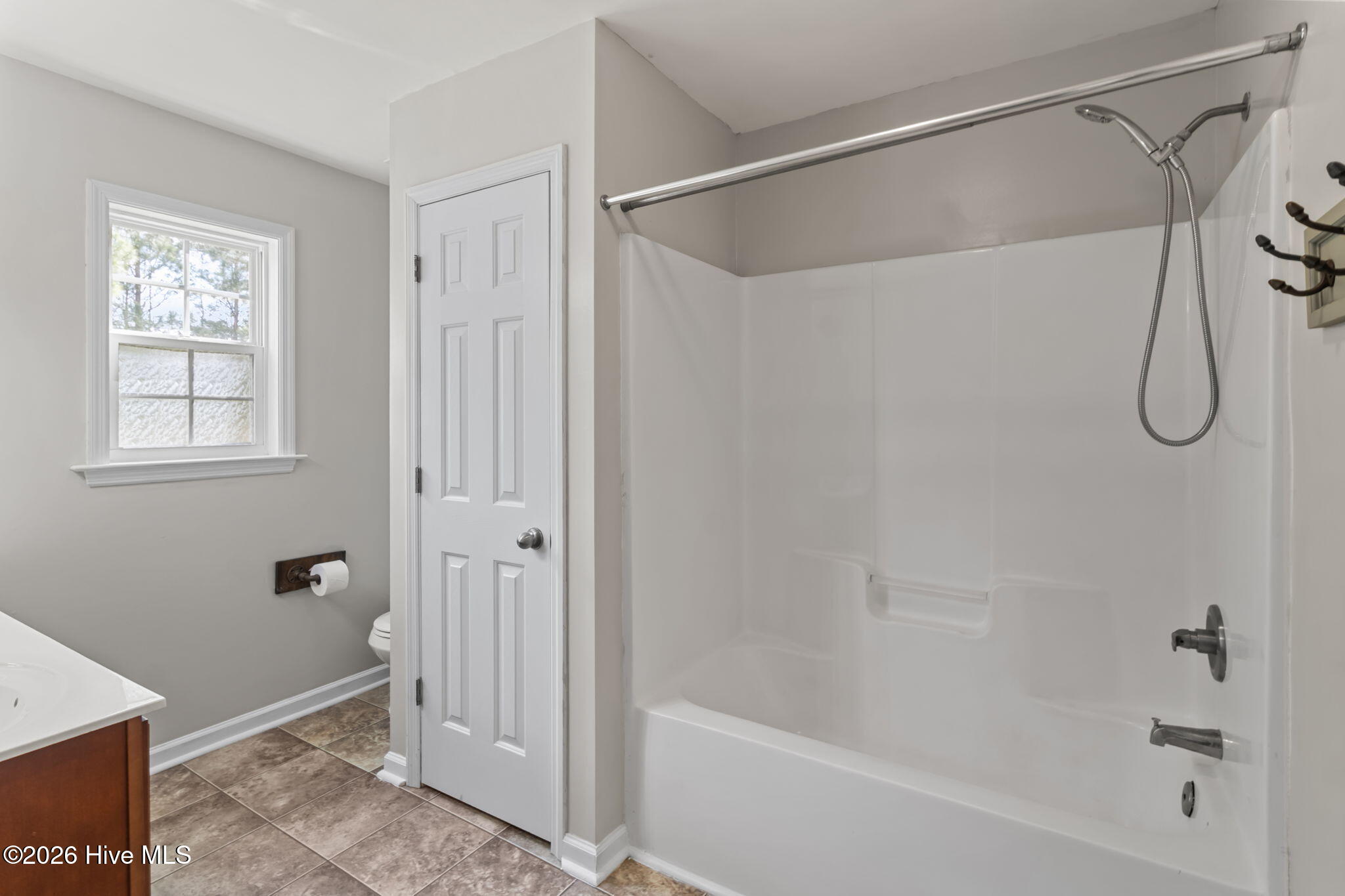 100561505 | Photo 24