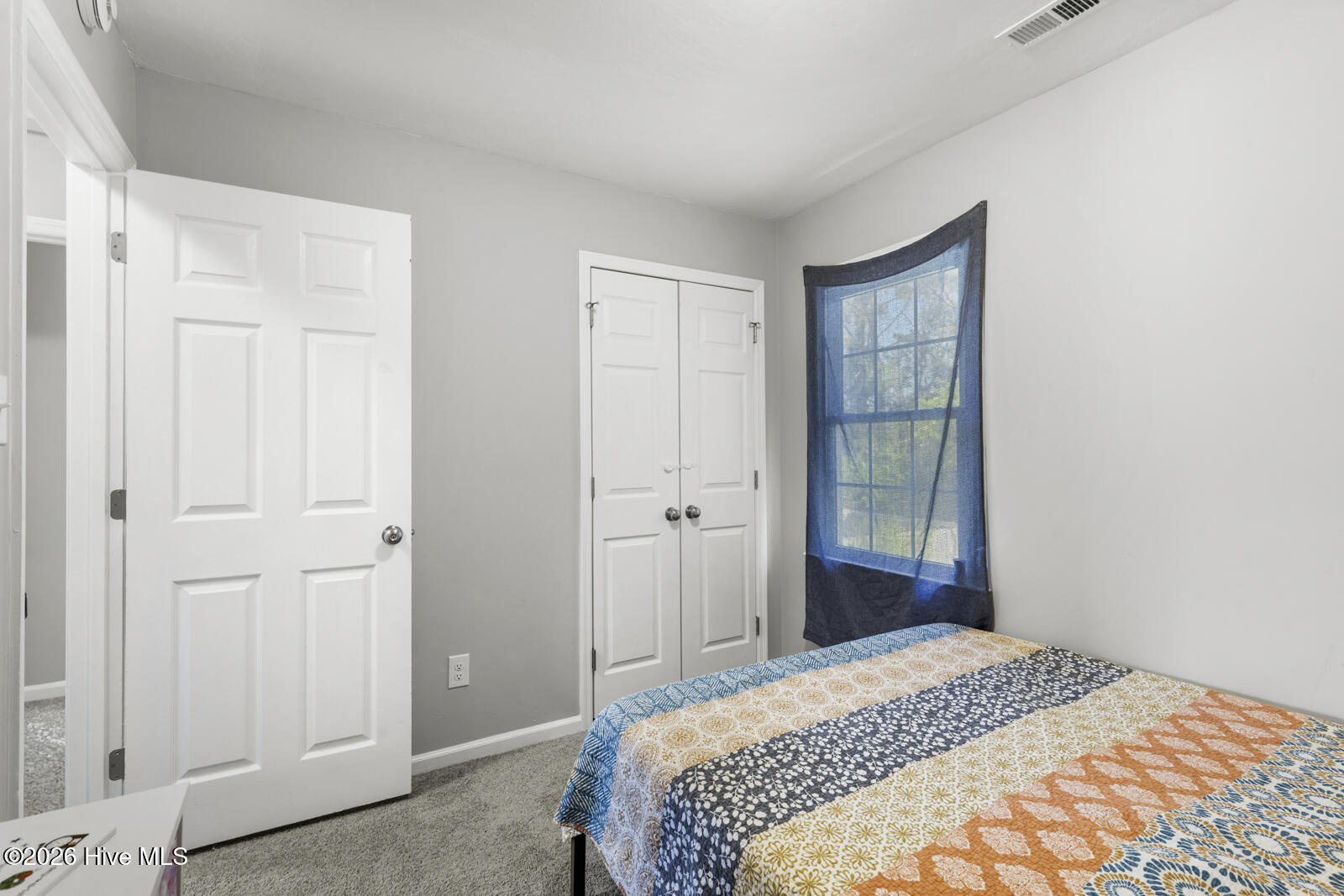 100563298 | Photo 23