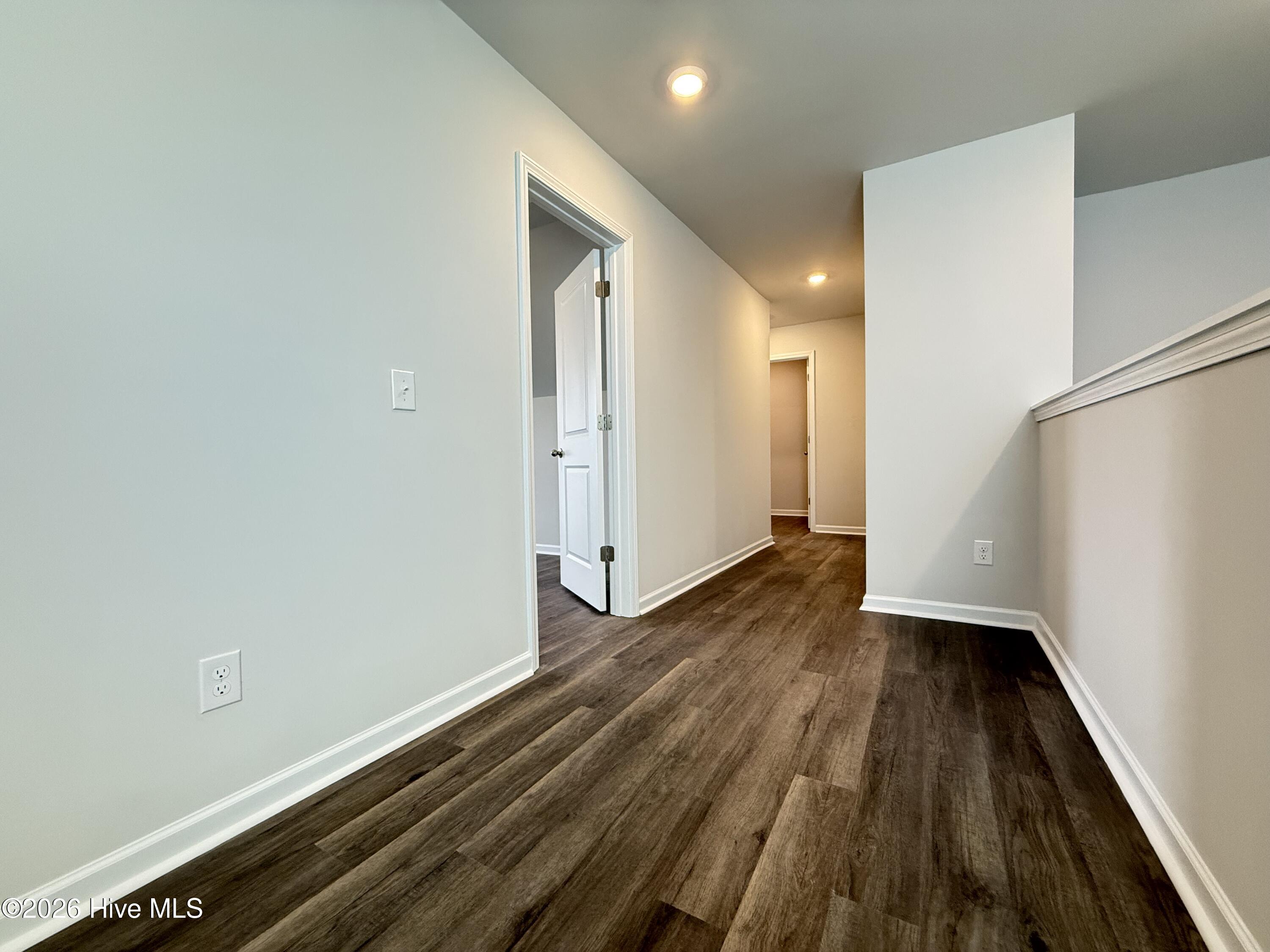 100526305 | Photo 18