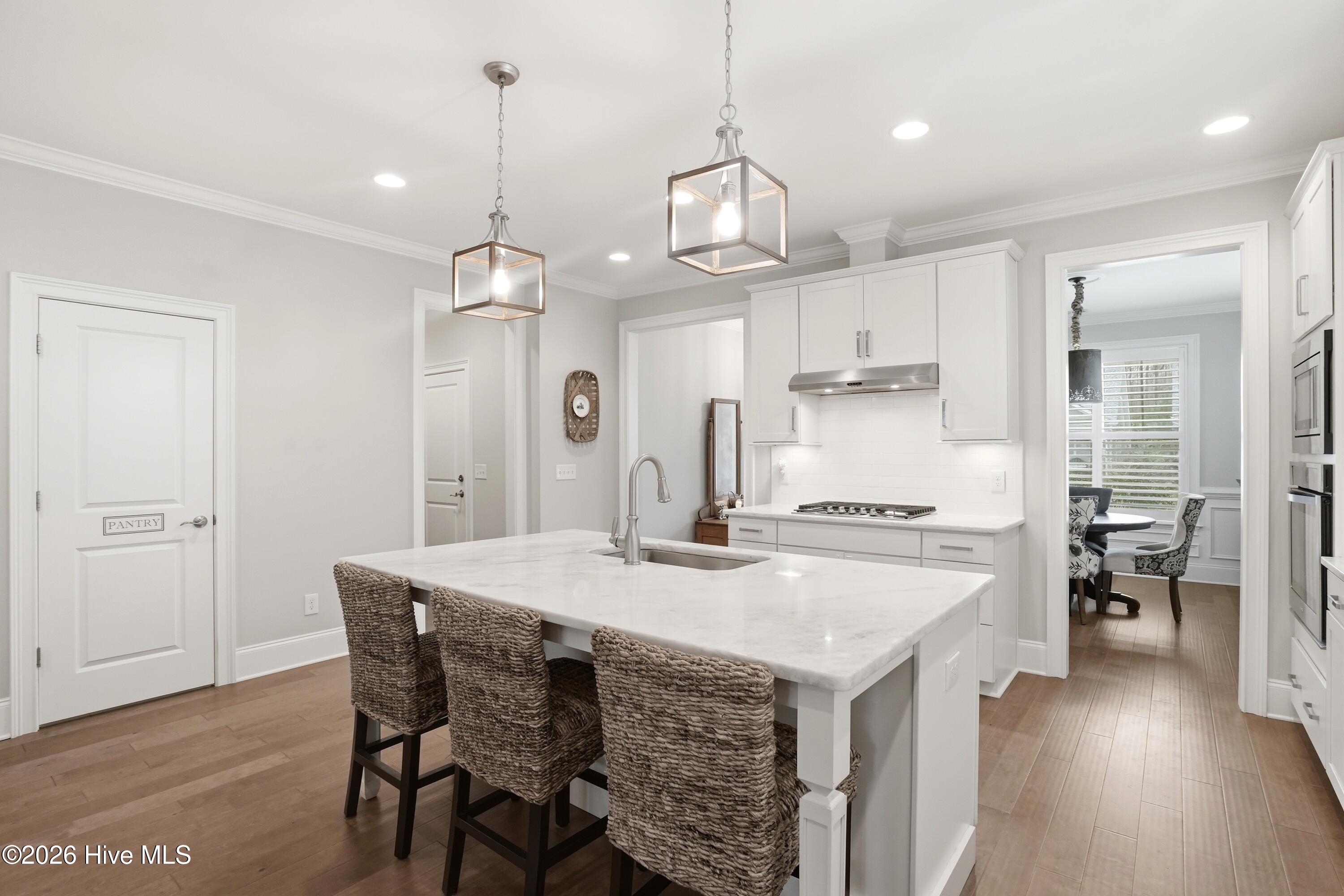 100561469 | Photo 21