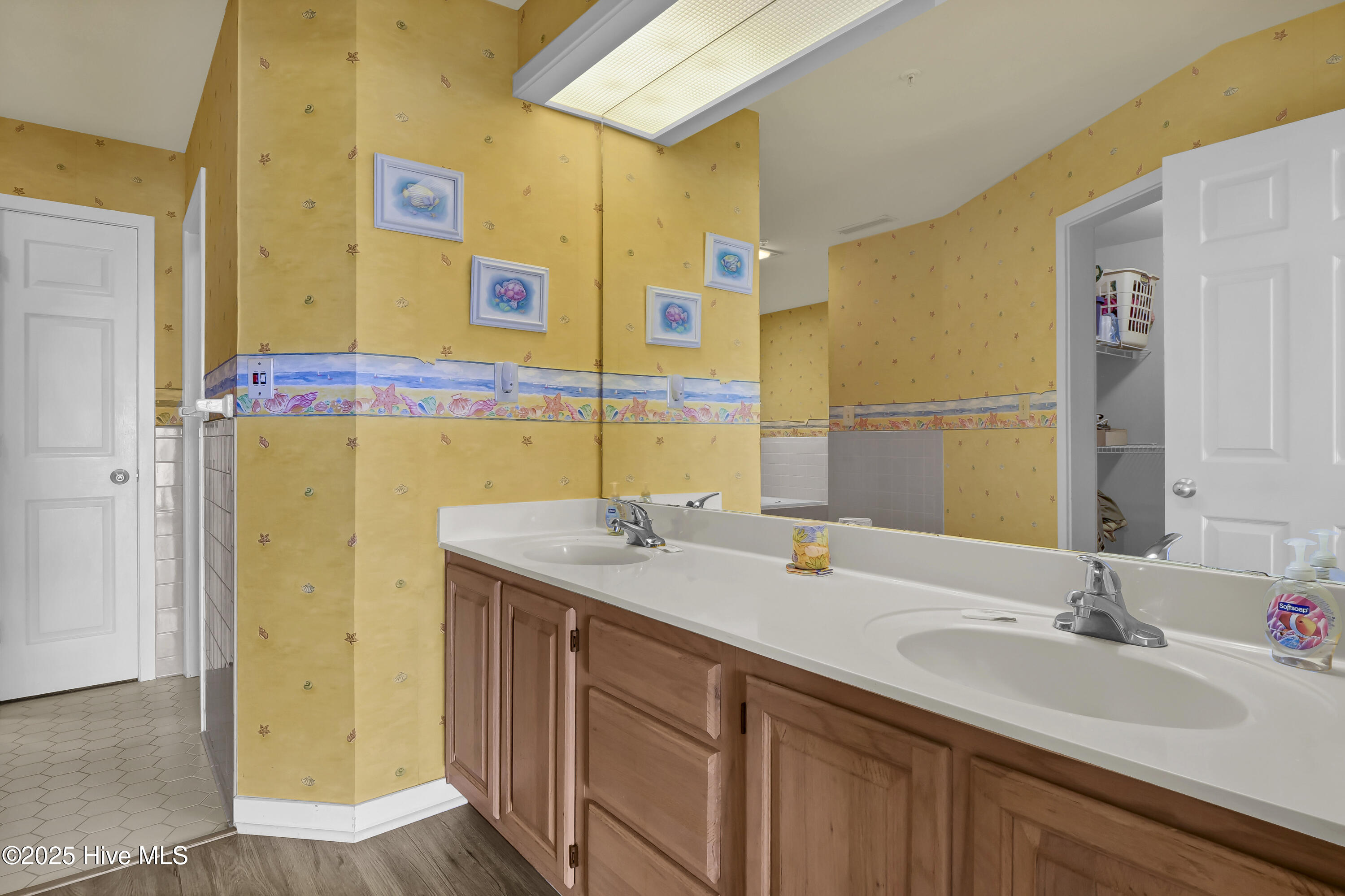 100535604 | Photo 23