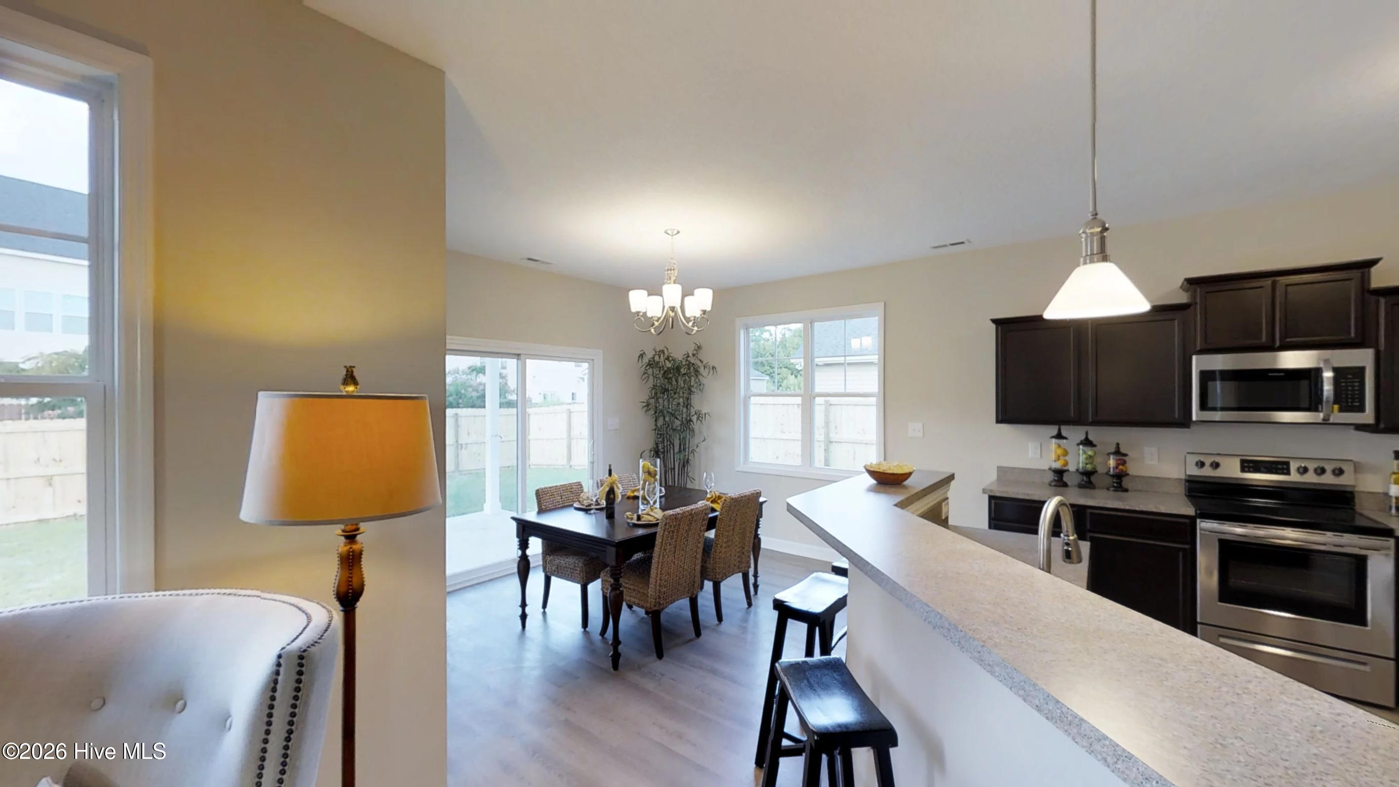 100563433 | Photo 10